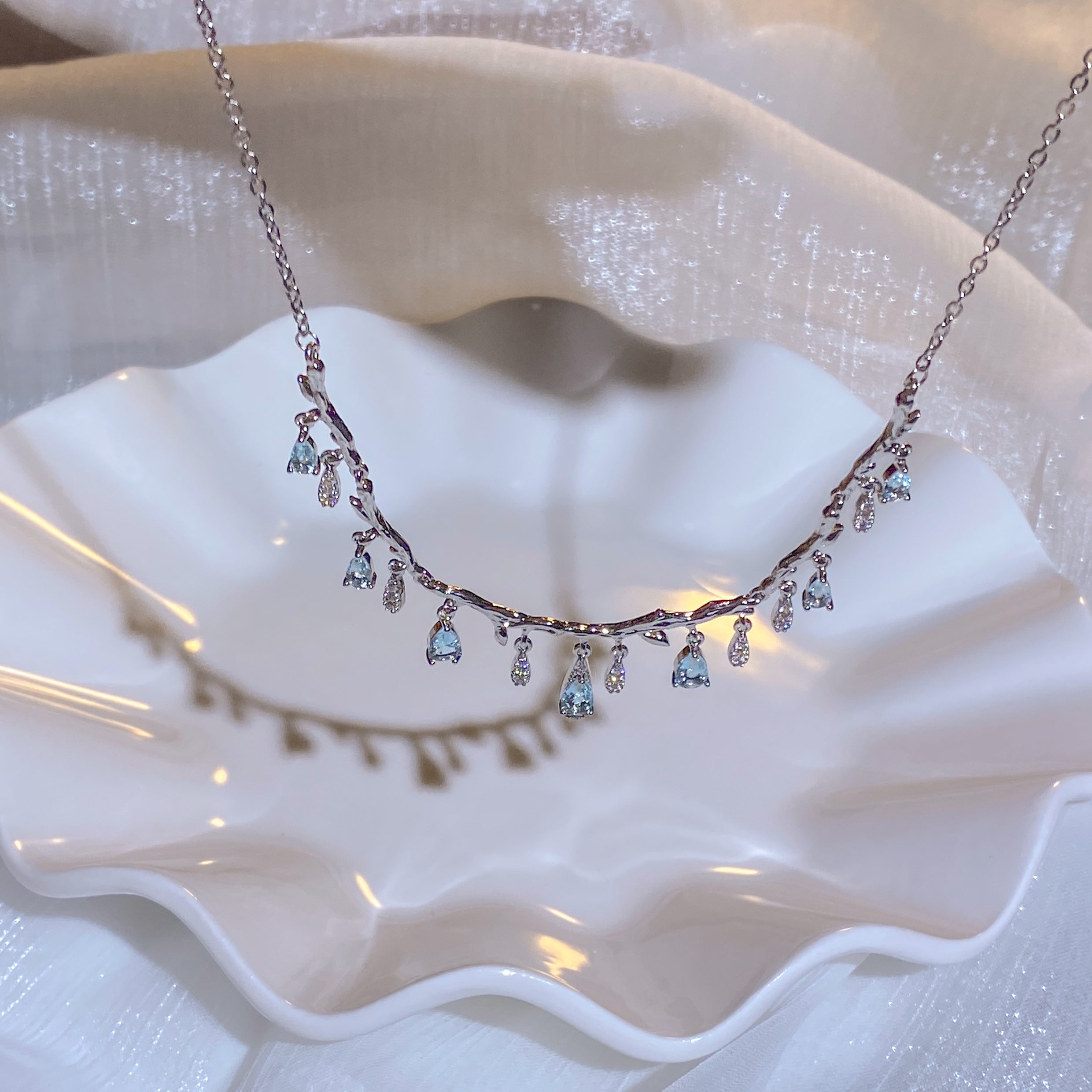 Elegant Teardrop Clavicle Charm Necklace for Women | Sterling Silver Minimalist Pendant Jewelry | Perfect for Date Night, Wedding & Everyday Wear | HN3235