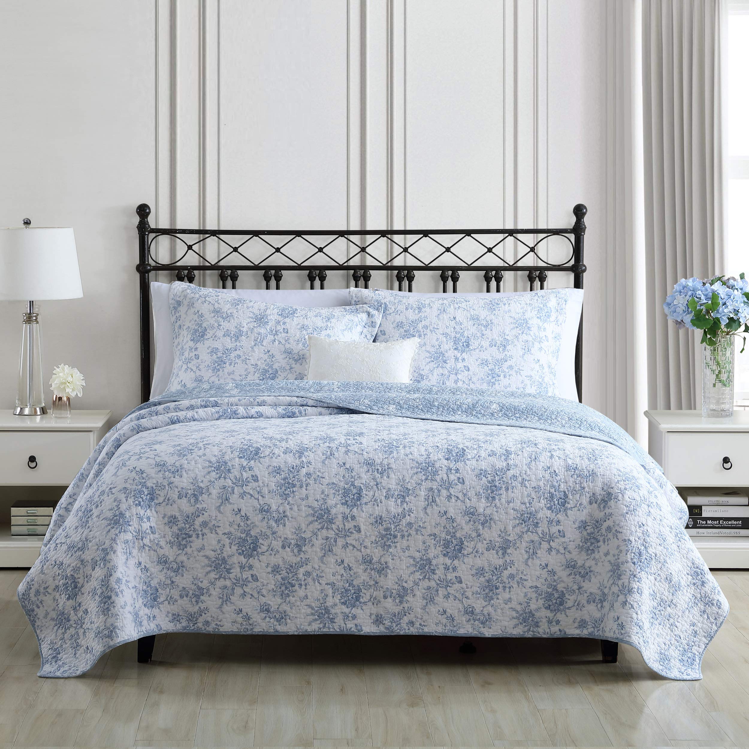 Laura Ashley Home - Reversible Floral Cotton Full/Queen Quilt Set with Matching Shams | Walled Garden Blue | All-Season Bedding for Cozy Bedroom Decor | Perfect for Master Bedrooms, Guest Rooms & Vacation Homes