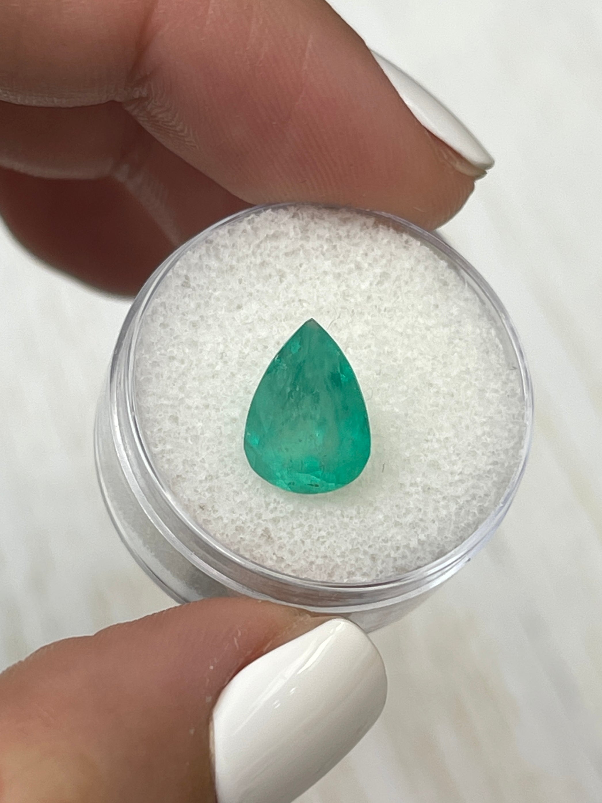 3.0 Carat Natural Colombian Emerald Pear Cut Loose Gemstone - Bluish Green Chunky Stone for Jewelry Making, Engagement Rings & Luxury Gifts