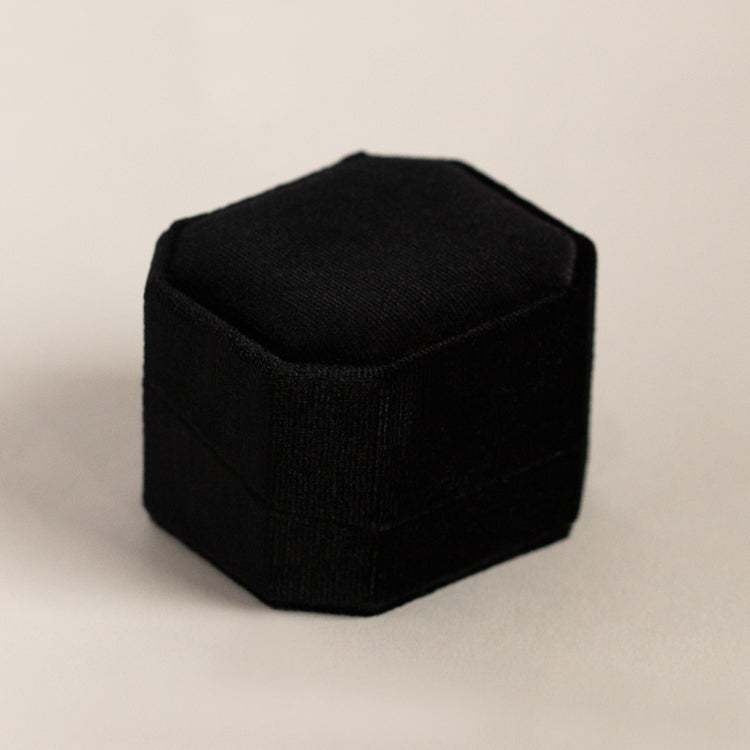 Luxury Velvet Ring Box for Engagement & Wedding - Elegant Jewelry Gift Box with Soft Velvet Lining - Perfect for Proposals, Anniversaries & Special Occasions