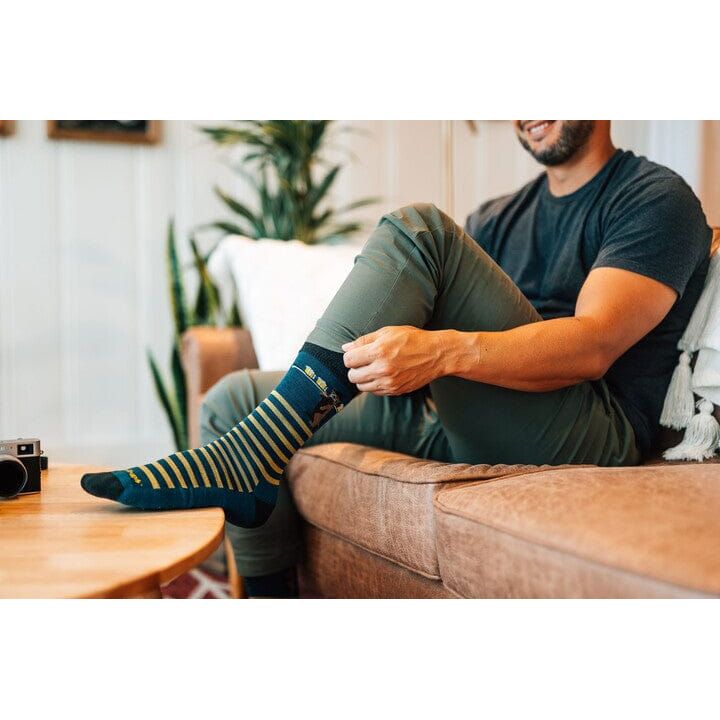 DARN TOUGH Wild Life Crew Lightweight Lifestyle Socks for Men - Hiking, Running & Everyday Comfort