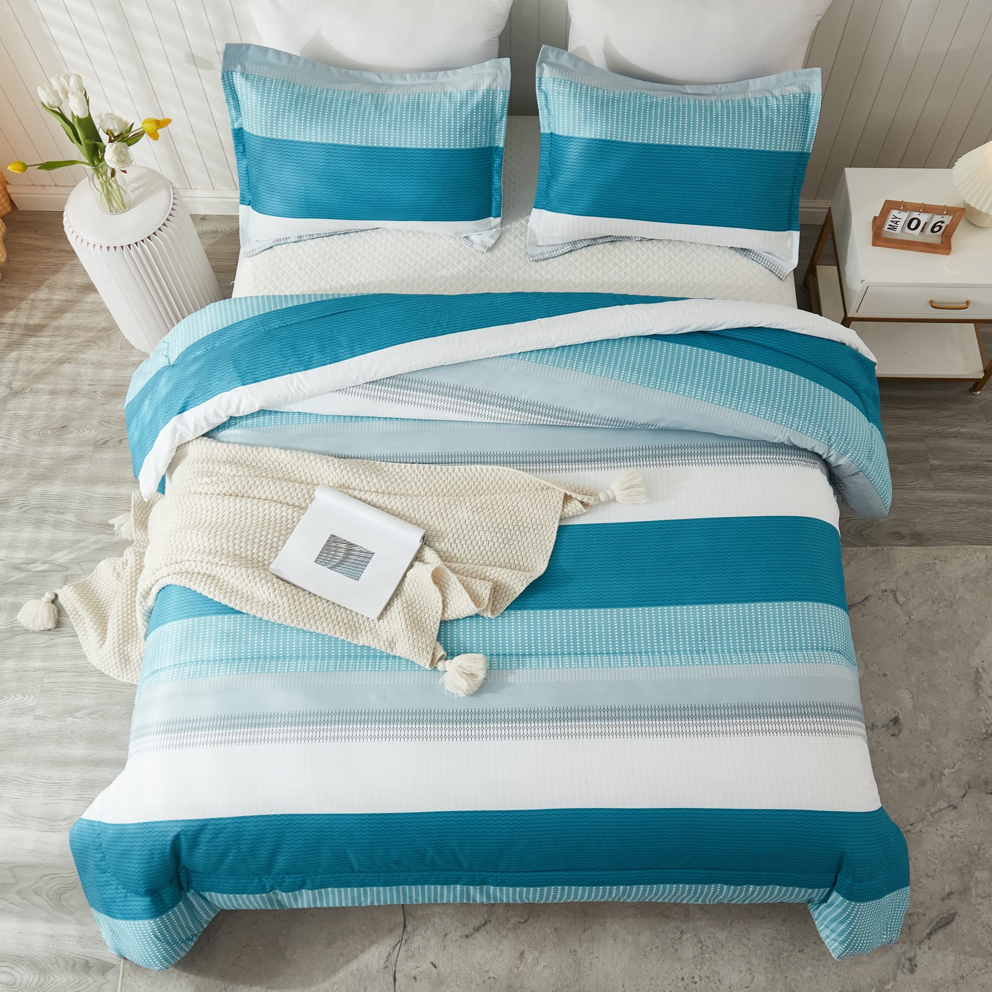 Litanika King Comforter Set - 3 Piece Lightweight Fluffy Down Alternative Bedding in White & Teal (Comforter + 2 Pillow Shams) | All Season Soft Breathable Duvet Insert for Cozy Bedroom Decor