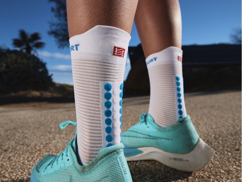Compressport Unisex Pro Racing Socks v4.0 - High Performance Running Socks for Men & Women - White/Fjord Blue - Ideal for Marathon, Trail Running & Athletic Training