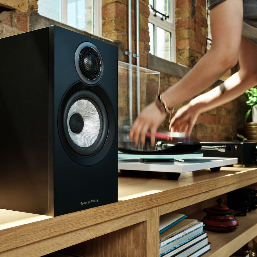 B&W 607 S3 Bookshelf Speakers - Premium Pair of Stand Mount HiFi Speakers for Home Theater & Music Listening