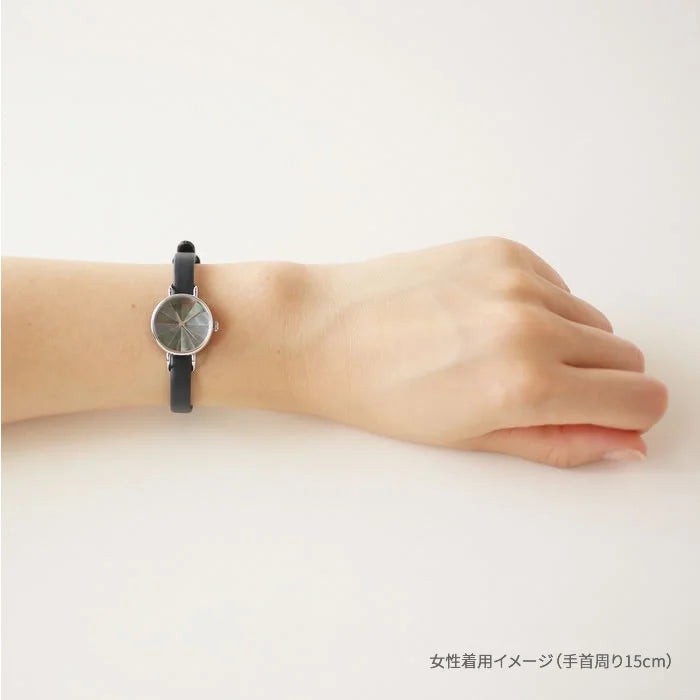 Elegant Women's Black Lip Oyster Pearl Shell Wristwatch - Japanese Handmade Luxury Watch for Formal Events & Special Occasions
