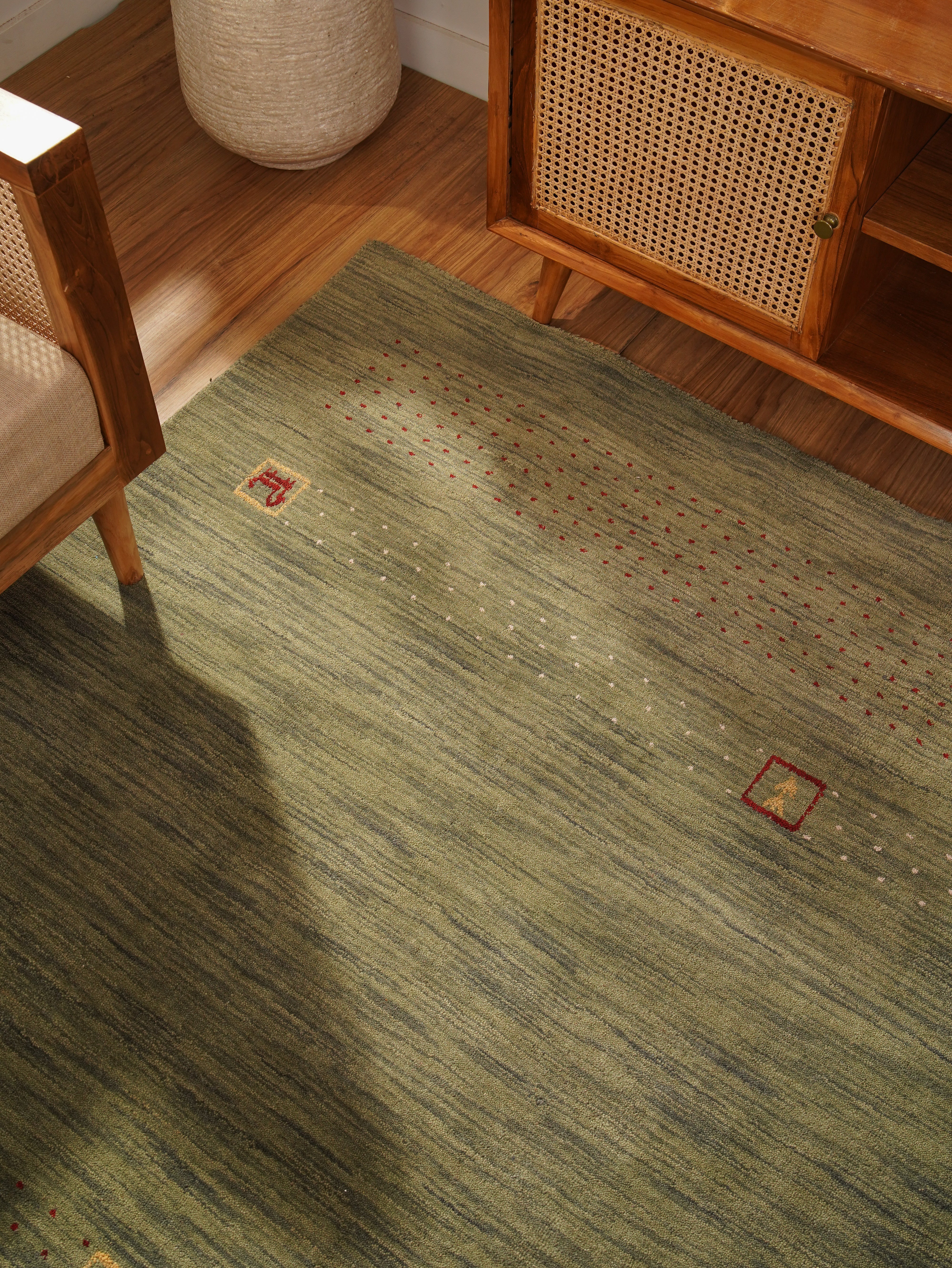Premium Hand-Knotted Wool Rug by Hobart – Soft & Durable for Living Room, Bedroom, or Office Decor