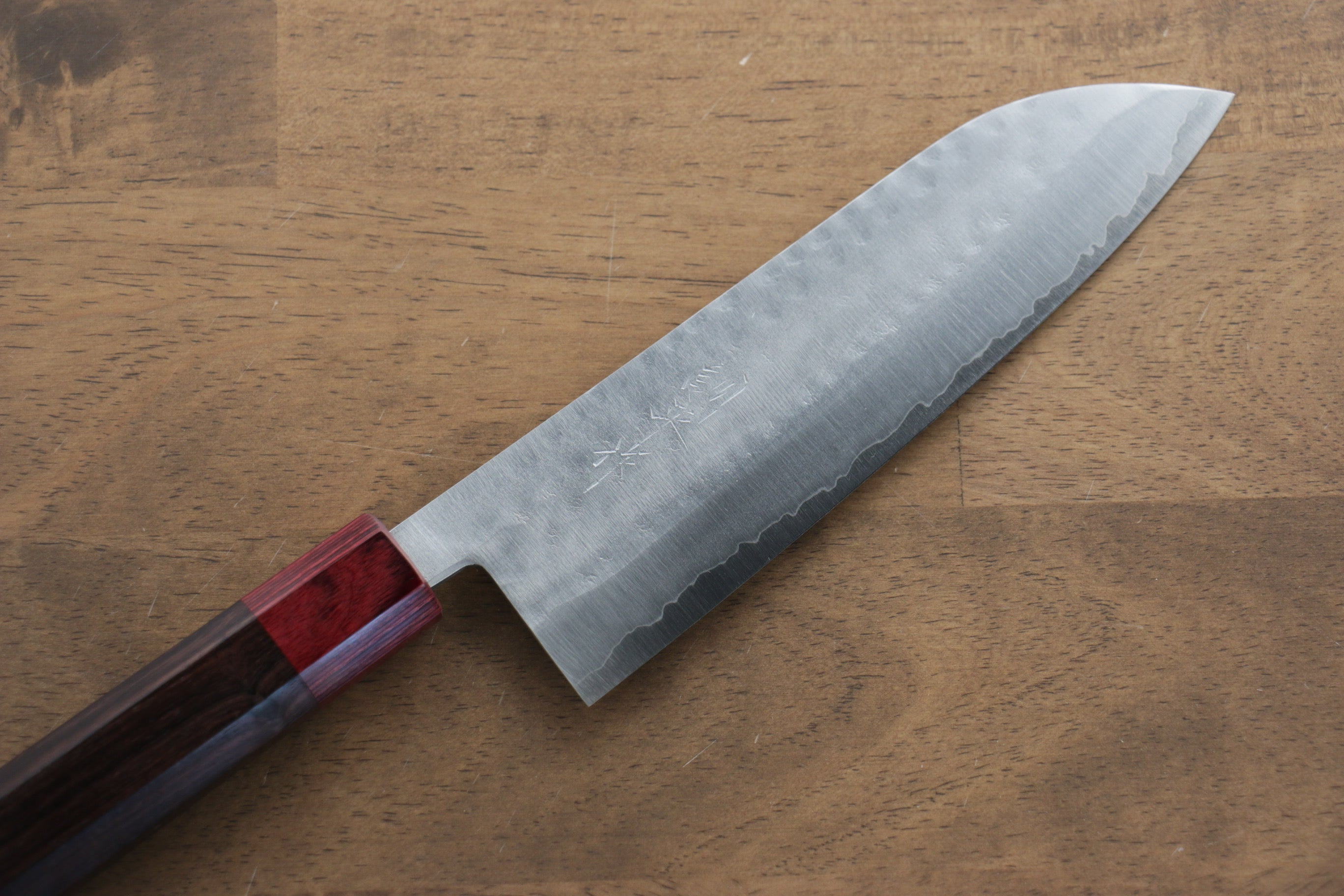 Kunihira VG1 Hammered Santoku Knife 170mm - Japanese Kitchen Knife with Red Pakka Wood Handle - Perfect for Slicing, Dicing & Chopping Vegetables, Meat & Fish