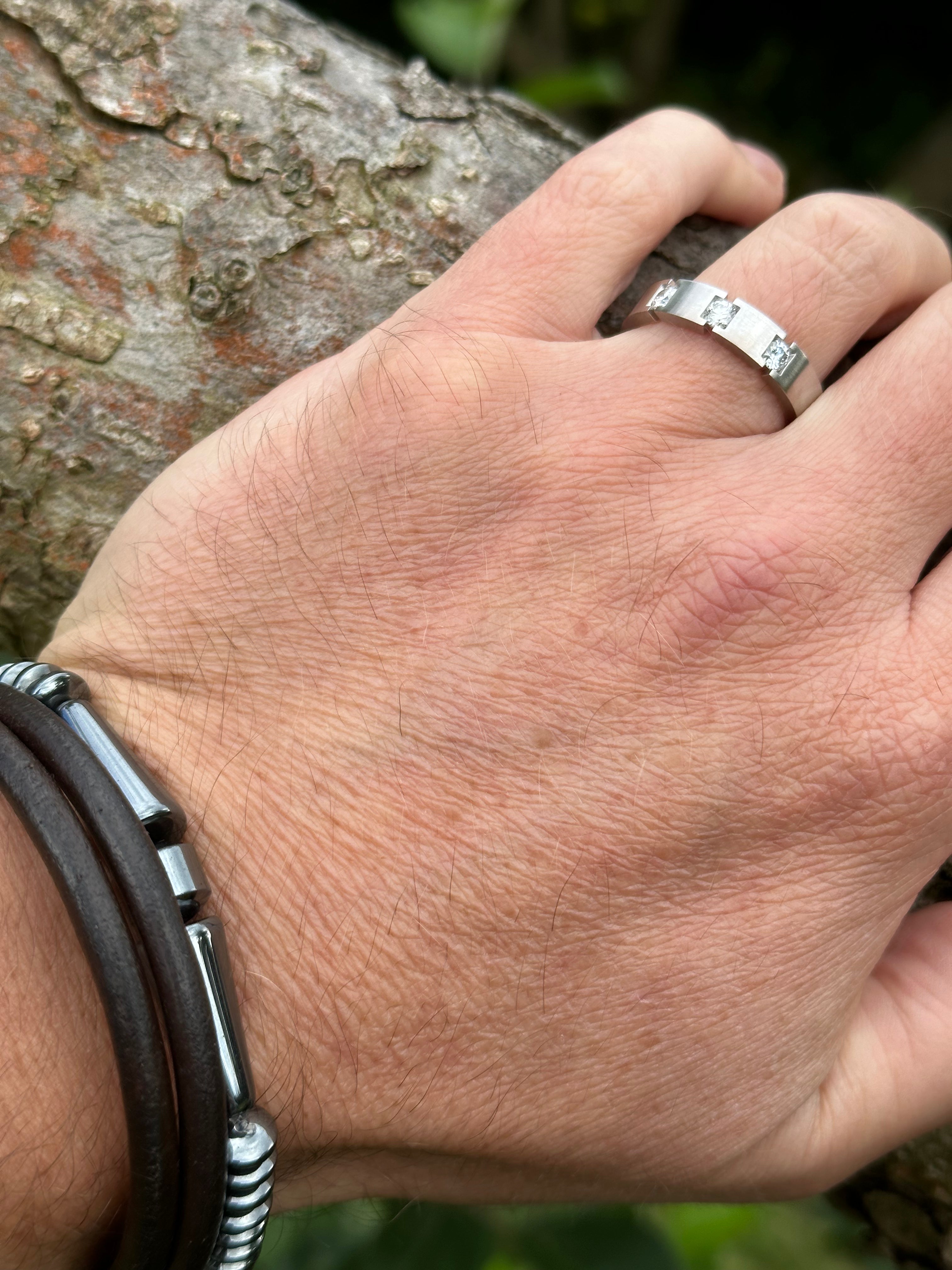 18ct White Gold TWVS 0.45ct 3-Brilliant Cut Diamond Wedding Band Ring - Size T - Perfect for Engagement, Anniversary & Special Occasion Gifts