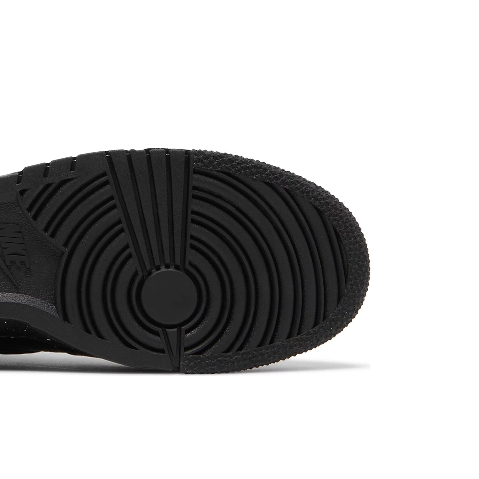 Undercover x Nike Dunk High 'Chaos Black' 2022 Retro Sneakers - Men's Basketball Shoes for Streetwear & Skateboarding Fashion