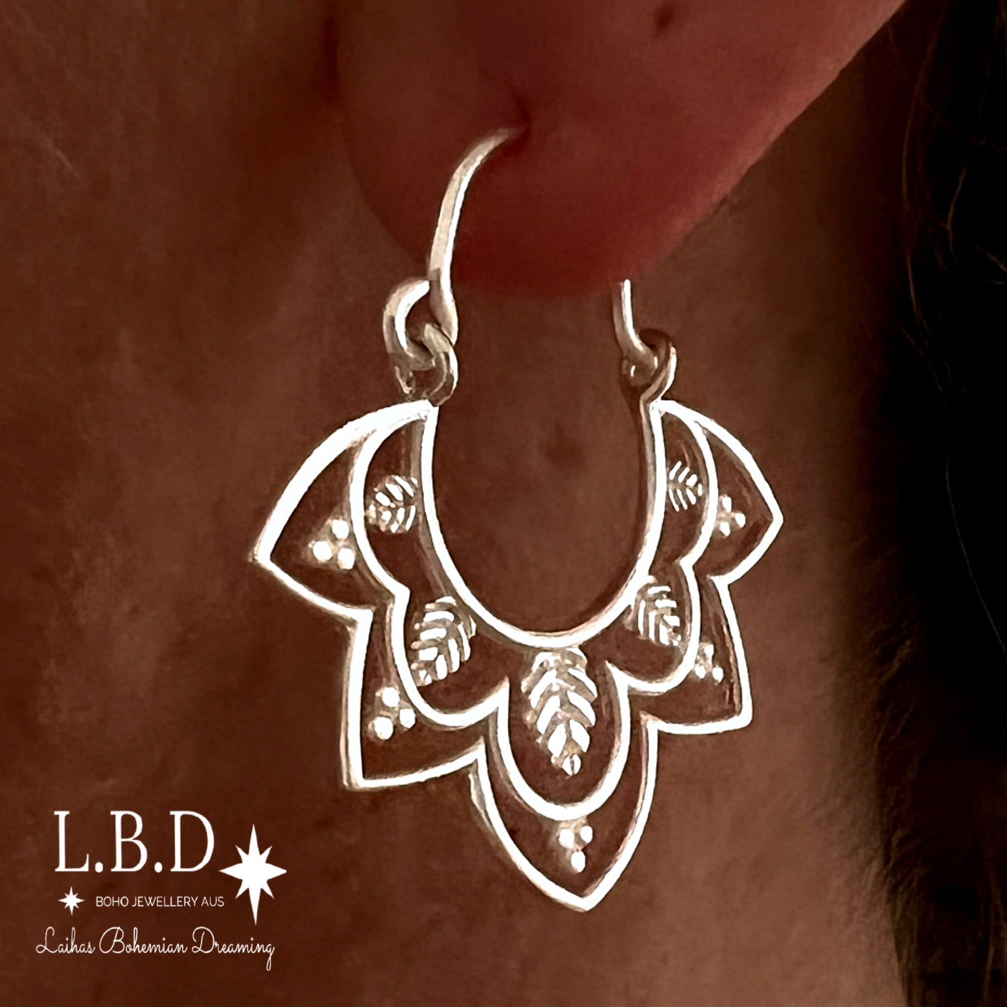 Laihas Prestige Daisy Boho Sterling Silver Hoop Earrings for Women - Trendy Floral Dangle Earrings for Everyday Wear & Special Occasions