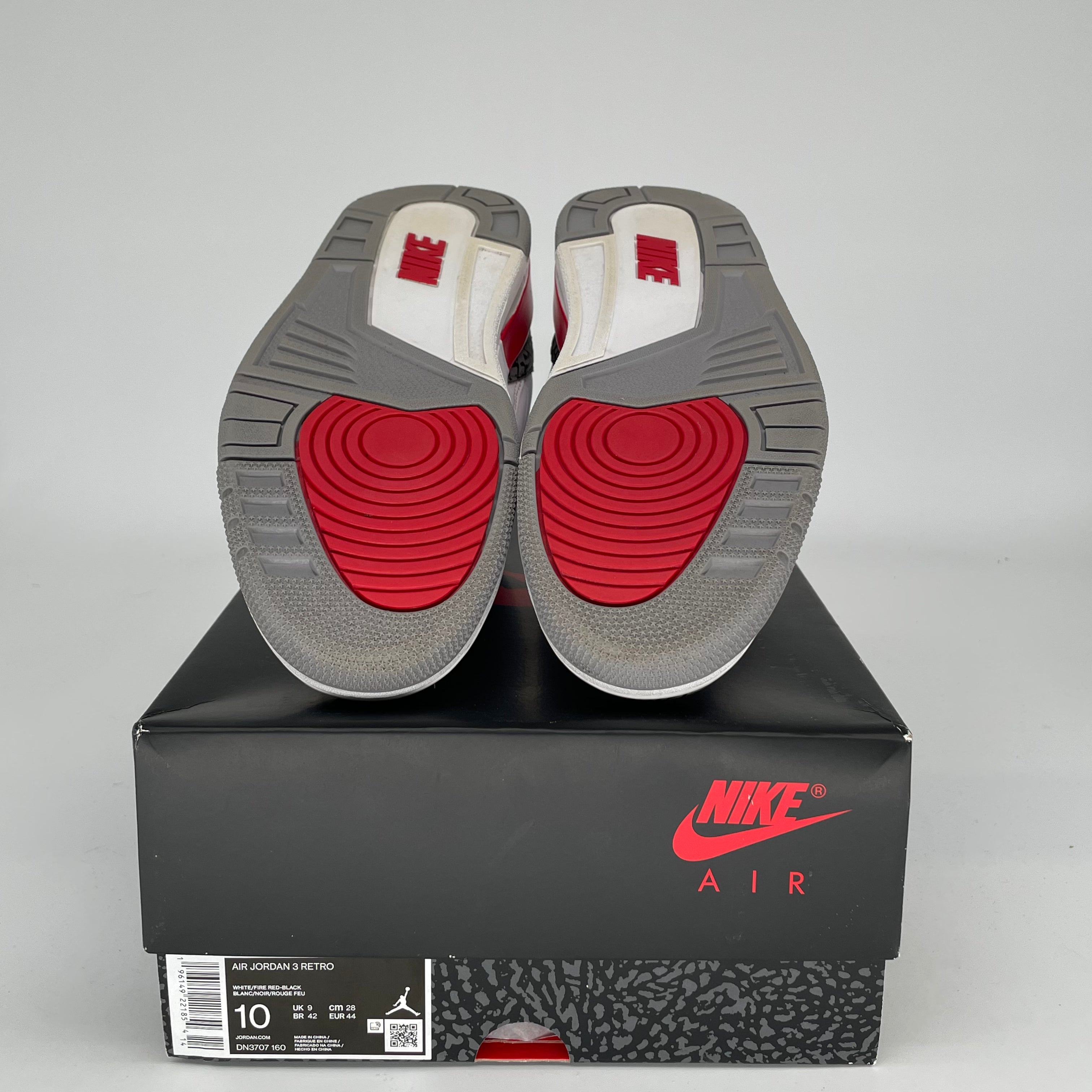 AIR JORDAN 3 Retro Fire Red Sneakers - Men's Size 10 & Women's Size 11.5W (DN3707-160) - Basketball Shoes for Streetwear & Casual Outfits