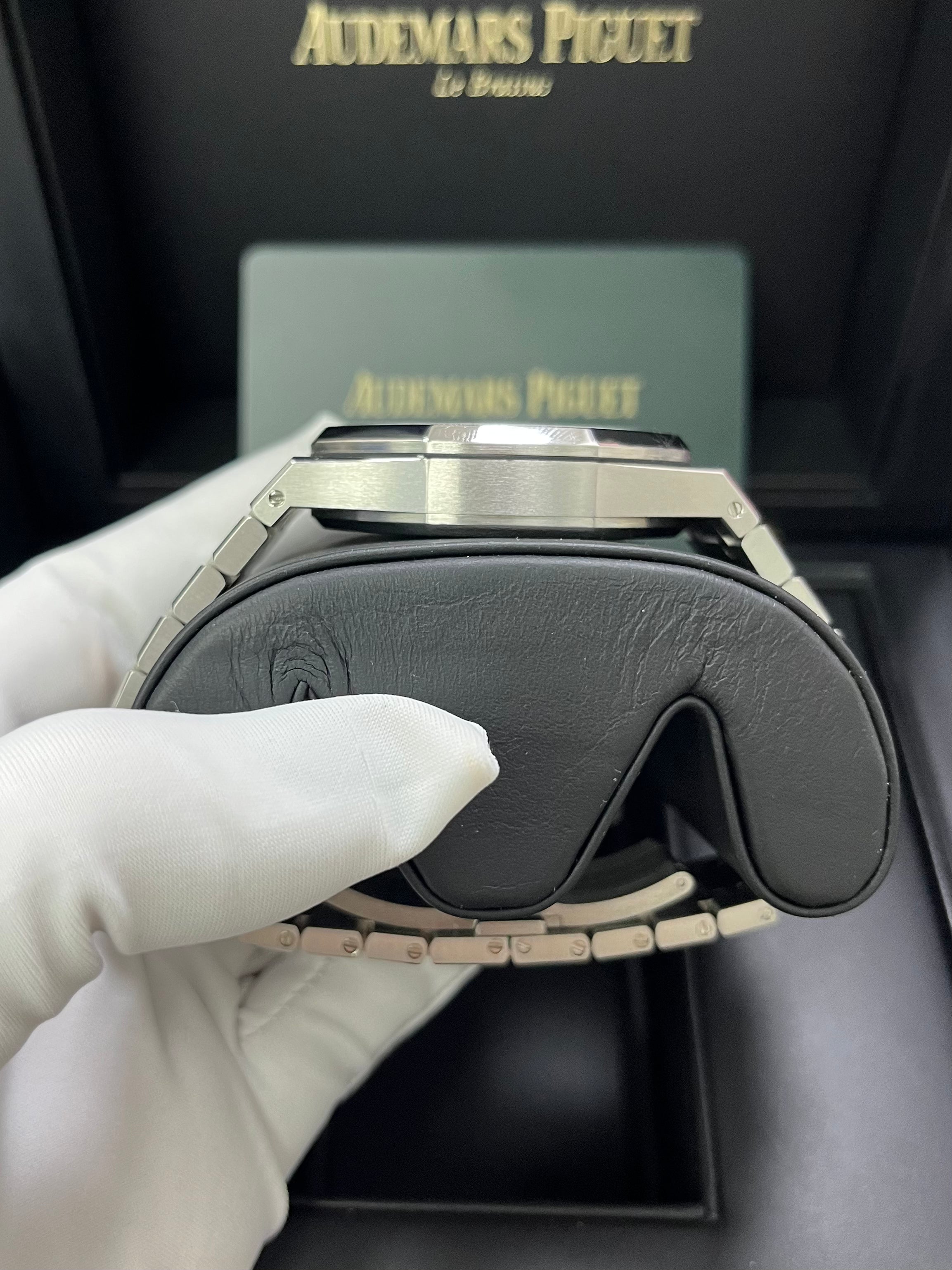 Audemars Piguet Royal Oak Selfwinding Chronograph Stainless Steel Watch - Black Dial with White Sub Dials (Ref#26331ST.OO.1220ST.02) | Luxury Sports Watch for Men, Perfect for Business Meetings & Formal Events