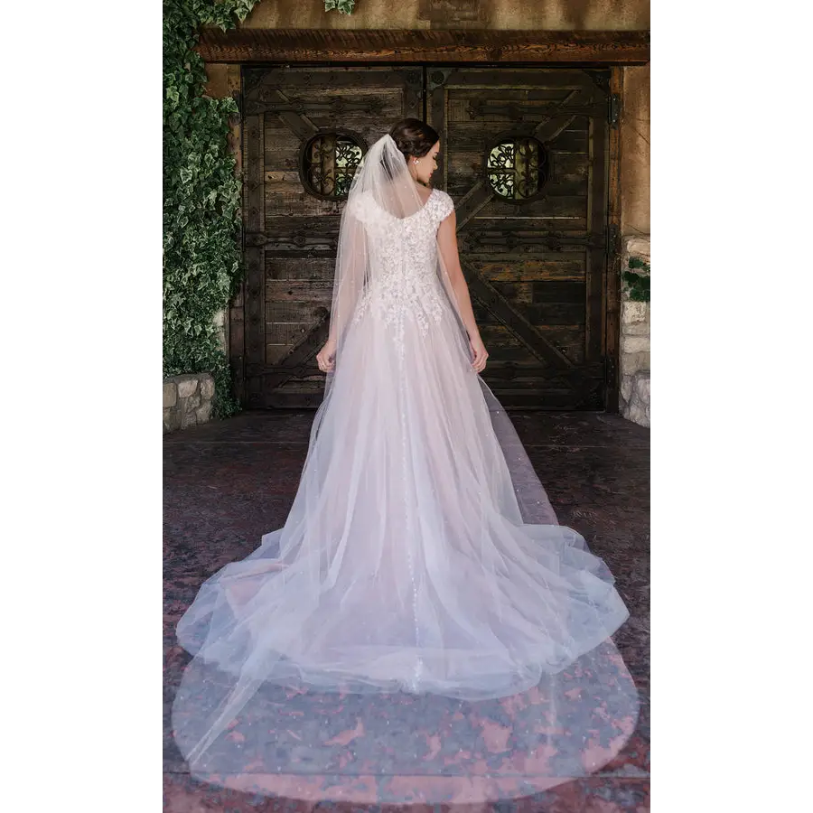 V2087C Veil - Premium Wedding Veil for Brides | Elegant & Lightweight Bridal Accessory for Church, Beach & Outdoor Weddings