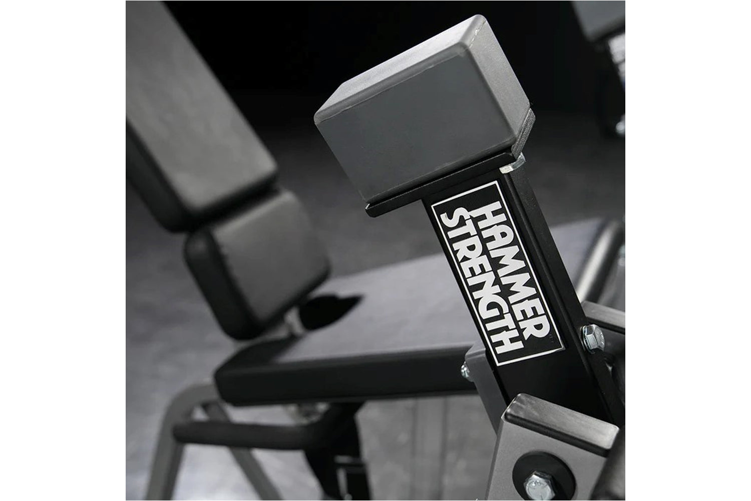Hammer Strength Plate Loaded Iso-Lateral Leg Extension Machine - Professional Gym Equipment for Thigh & Quadriceps Workout - Perfect for Home & Commercial Fitness Centers