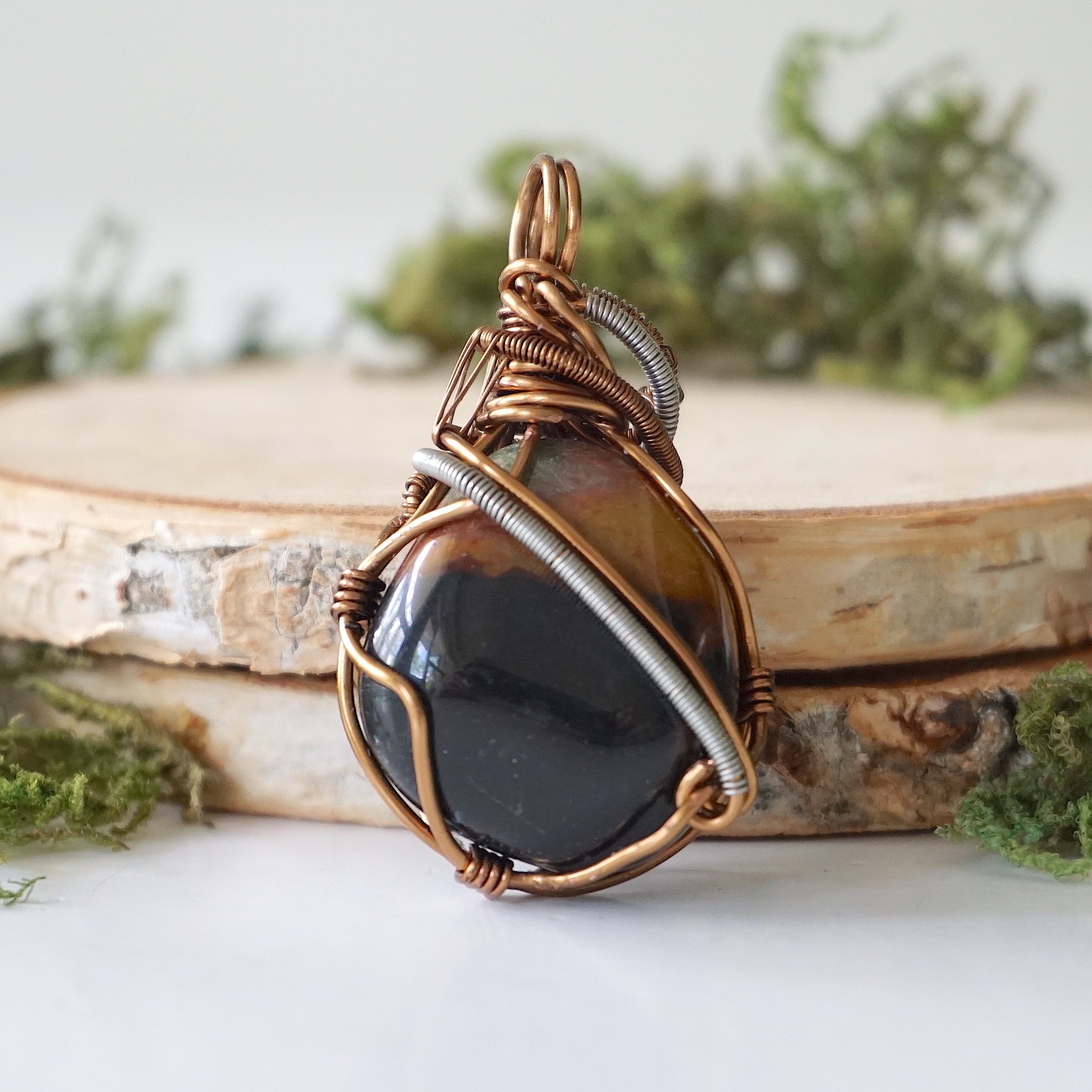 Natural Sardonyx Crystal Necklace for Women - Healing Stone Jewelry for Energy Balance & Protection | Perfect for Meditation, Yoga & Spiritual Gifts