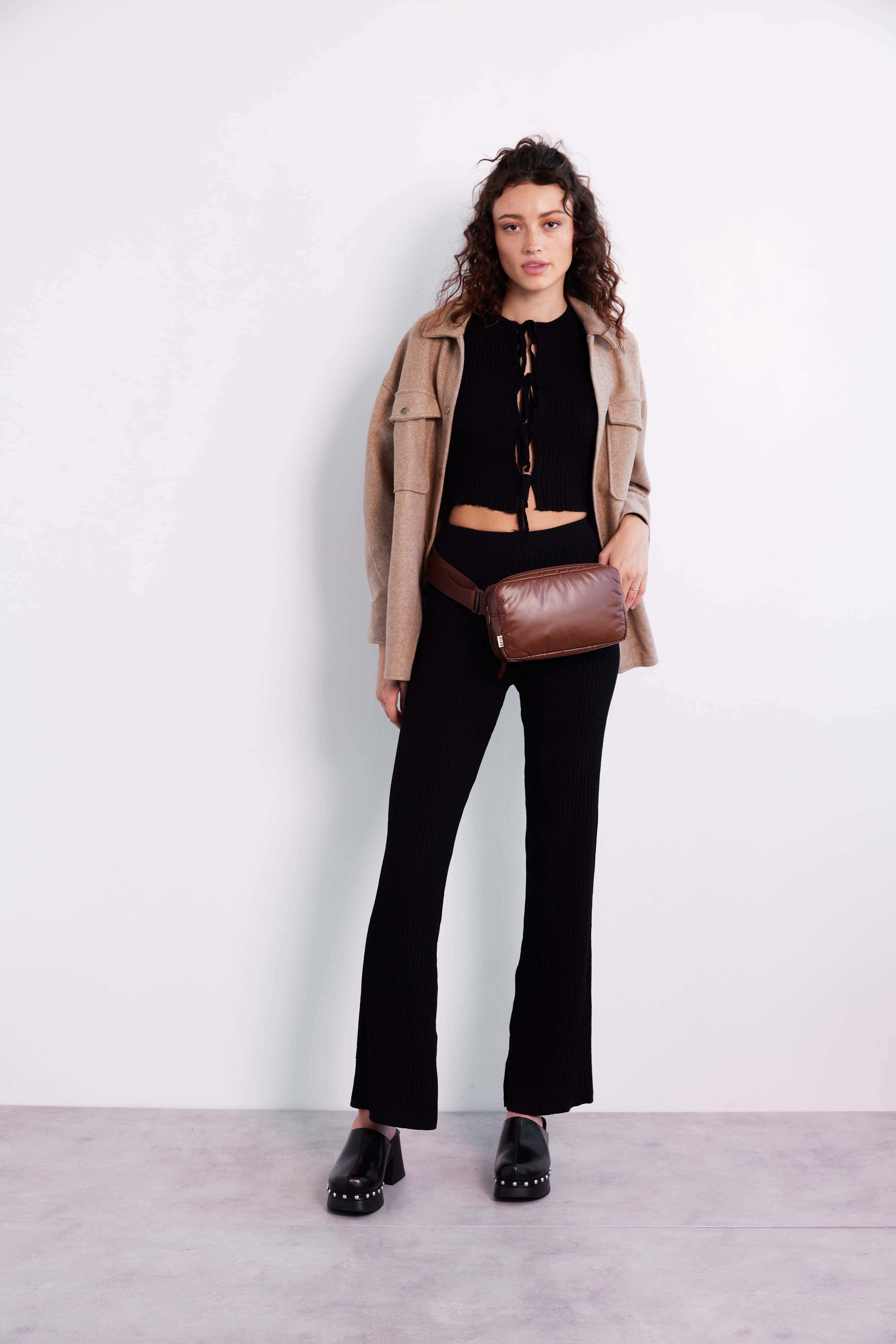 Expandable Maple Leather Pouch - Stylish & Spacious Crossbody Bag for Women, Perfect for Travel, Work & Everyday Use
