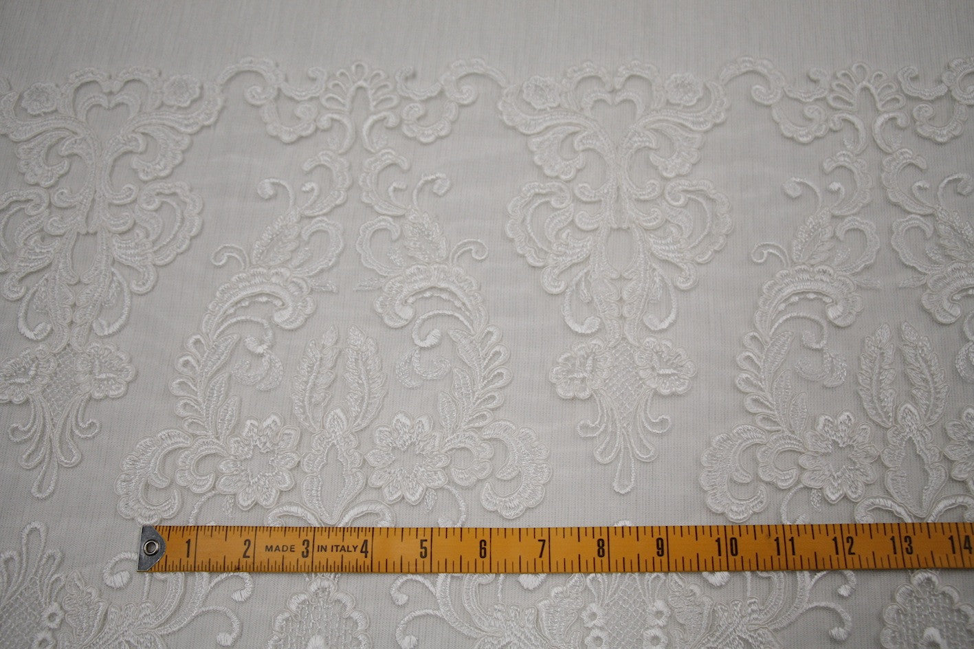 Elegant Casta Ivory Embroidered Tulle Wedding Veil - Perfect for Bridal Gowns, Ceremonies & Special Occasions