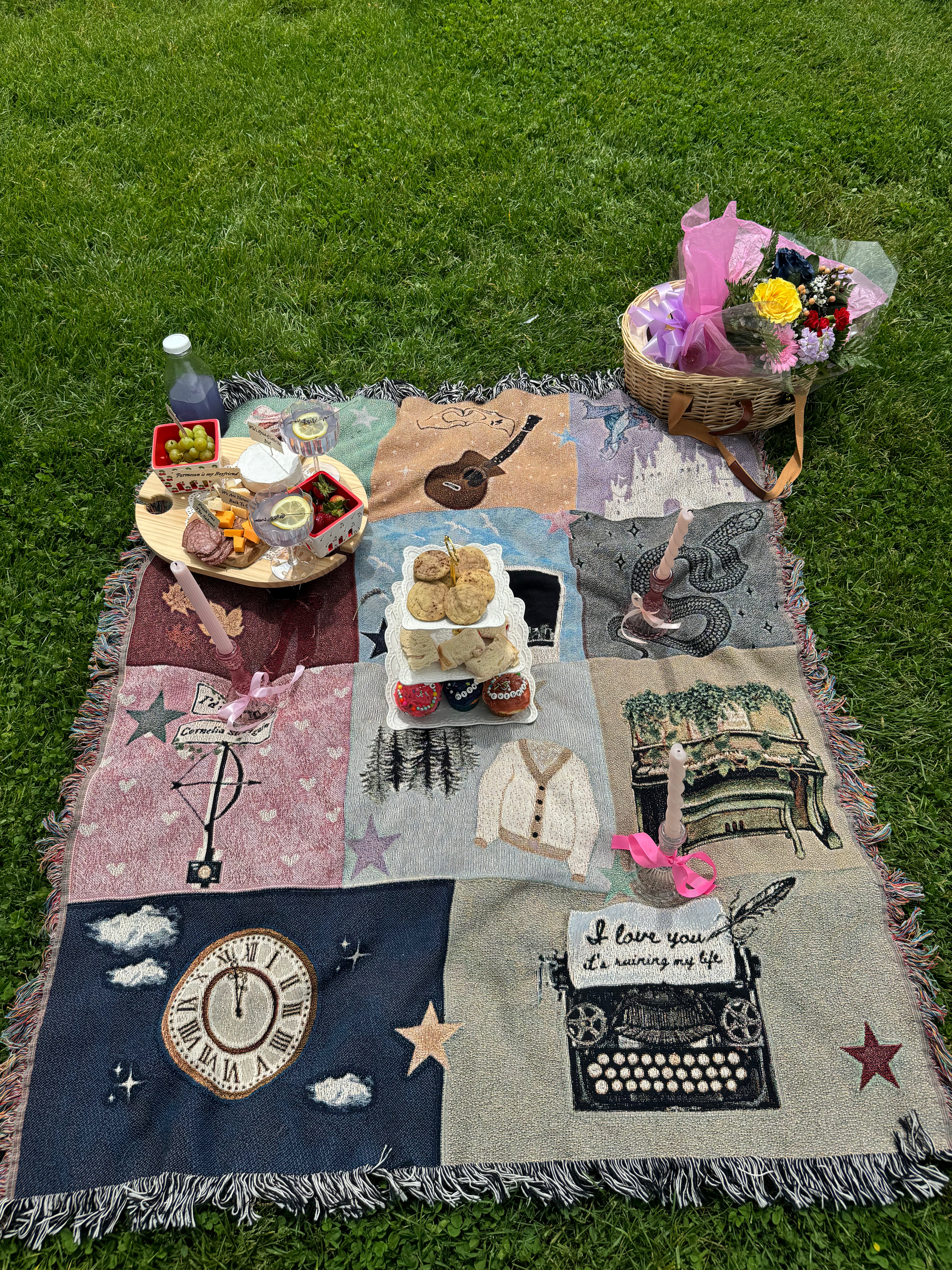 Cozy Eras Woven Blanket - Soft & Durable Throw for Couch, Bed, and Outdoor Use - Perfect for Home Decor, Camping, and Gifts