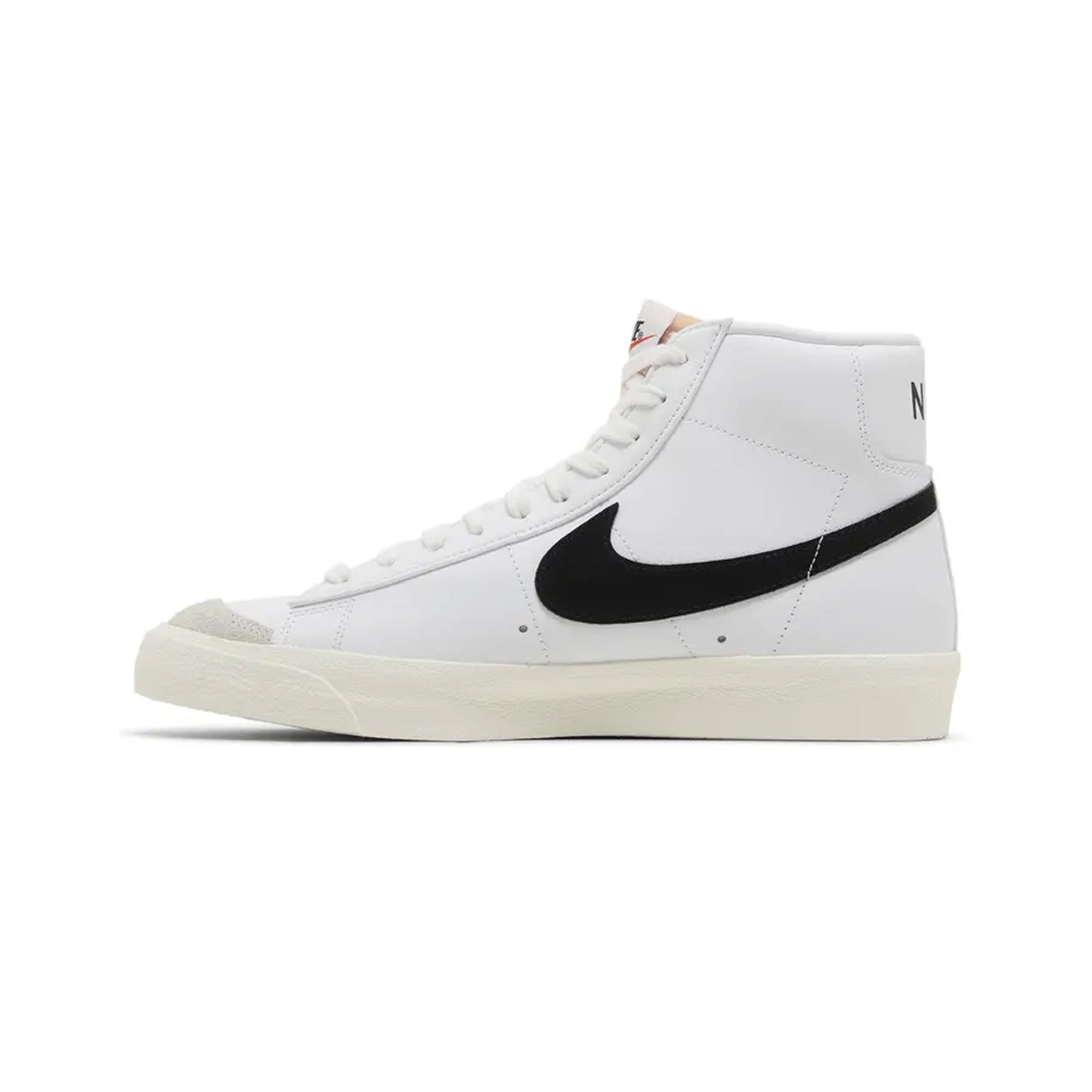 Nike Blazer Mid 77 Vintage Women's Sneakers - Retro Basketball Shoes for Casual Wear & Street Style Outfits