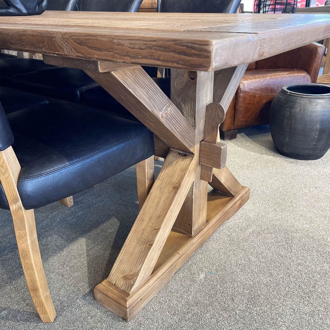 Essex Oak Dining Table 280cm - Solid Wood Farmhouse Table for 8-10 People - Perfect for Family Gatherings & Dinner Parties