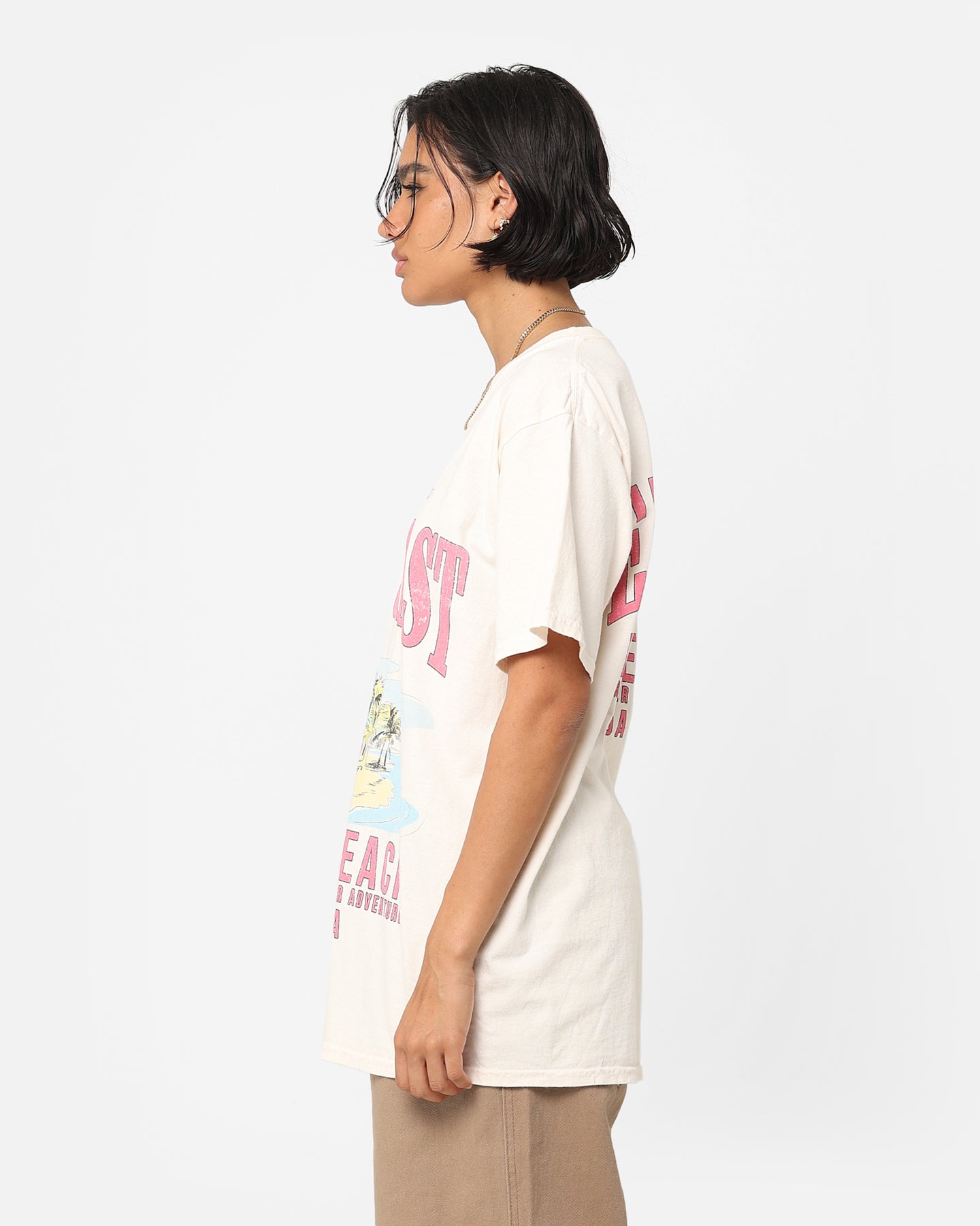 Vintage Miami Beach T-Shirt - Retro American Thrift Style in Off White - Perfect for Casual Wear, Beach Outings & Street Fashion