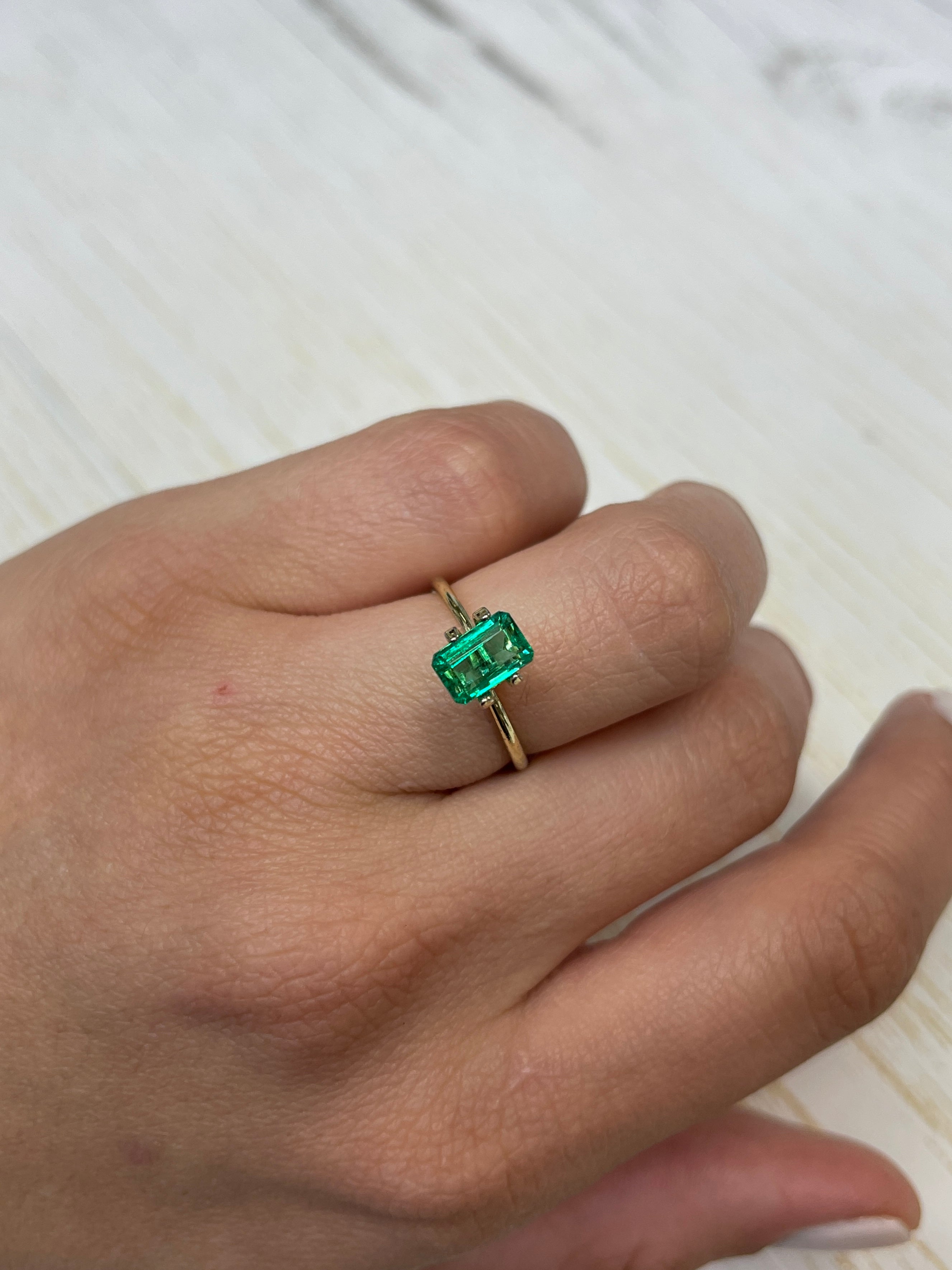 1.50 Carat 8x5mm Muzo Green Natural Loose Colombian Emerald - Emerald Cut Gemstone for Jewelry Making, Engagement Rings & Luxury Gifts