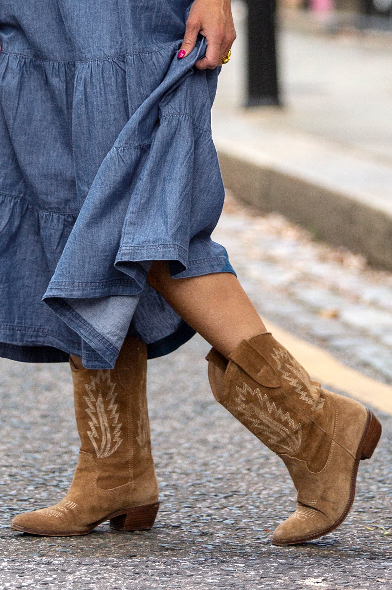 ALPE Camilla Women's Cowboy Boots in Camel - Stylish Western Boots for Country Music Festivals & Rodeo Events