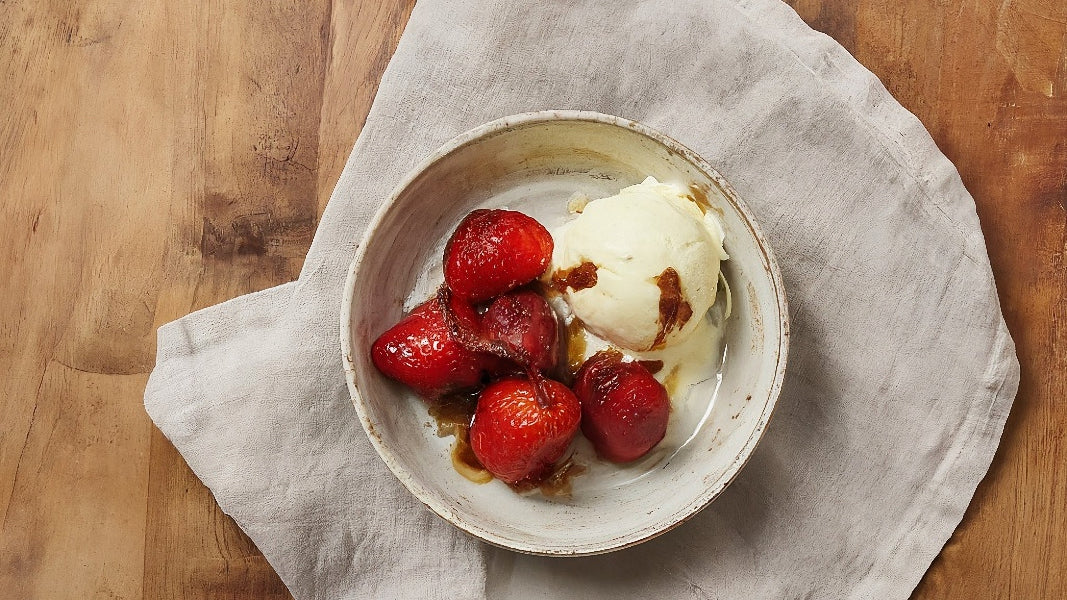 Organic Strawberry Dark Balsamic Vinegar - Premium Aged Italian Glaze for Salads, Desserts & Cheese Pairings | Gourmet Cooking & Gift Idea
