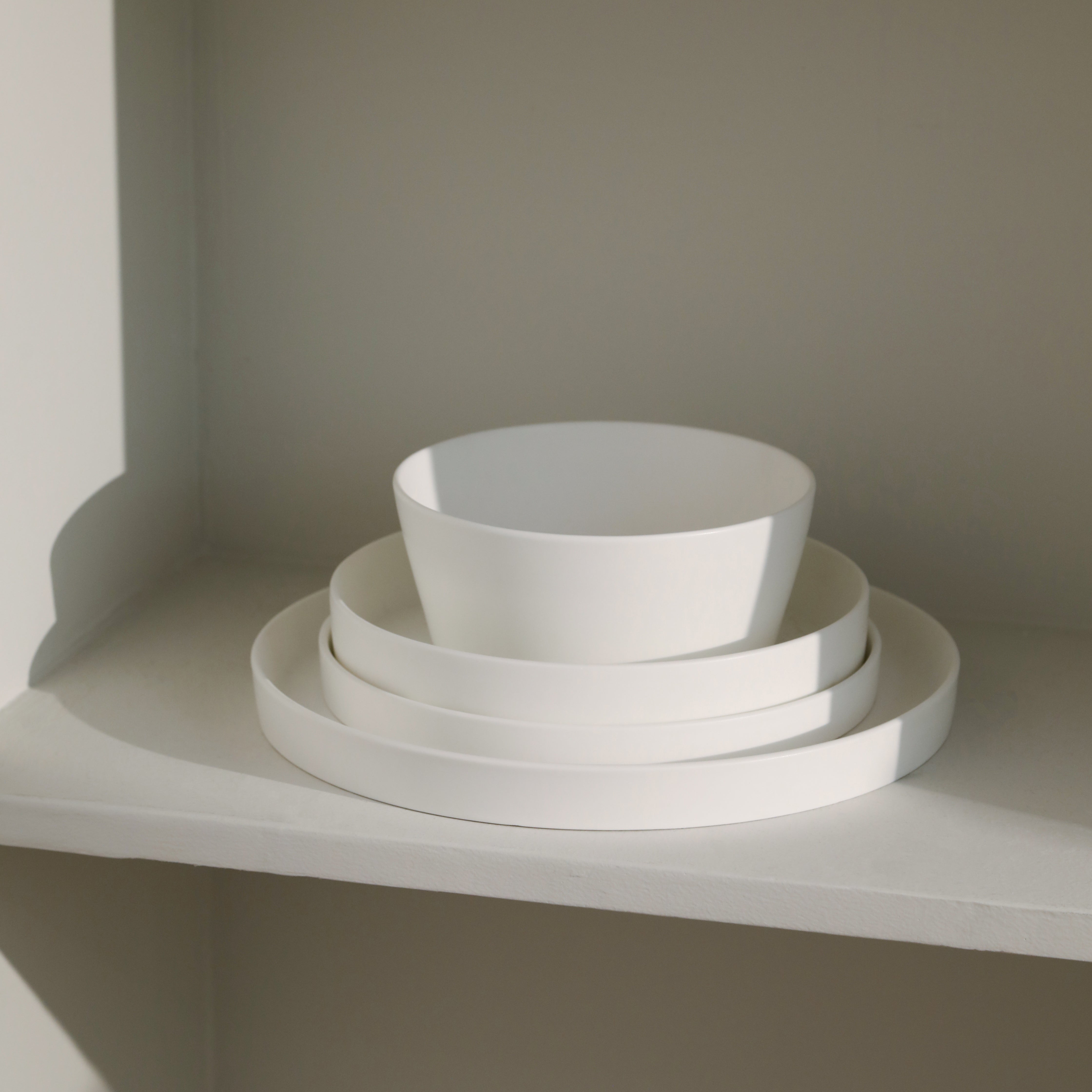 Fosca 16-Piece Bone China Dinnerware Set - Matte White Porcelain Tableware for Fine Dining, Weddings & Special Occasions