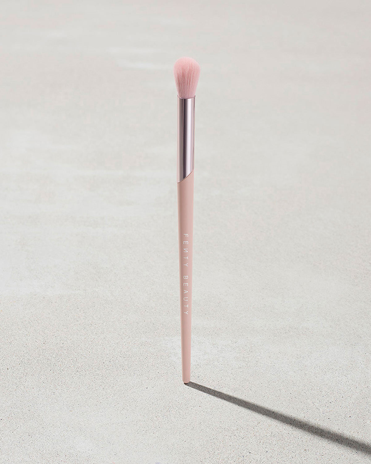 Professional Tapered Blending Brush 210 - Soft Synthetic Makeup Brush for Eyeshadow & Contouring - Perfect for Everyday Makeup & Professional Artist Kit
