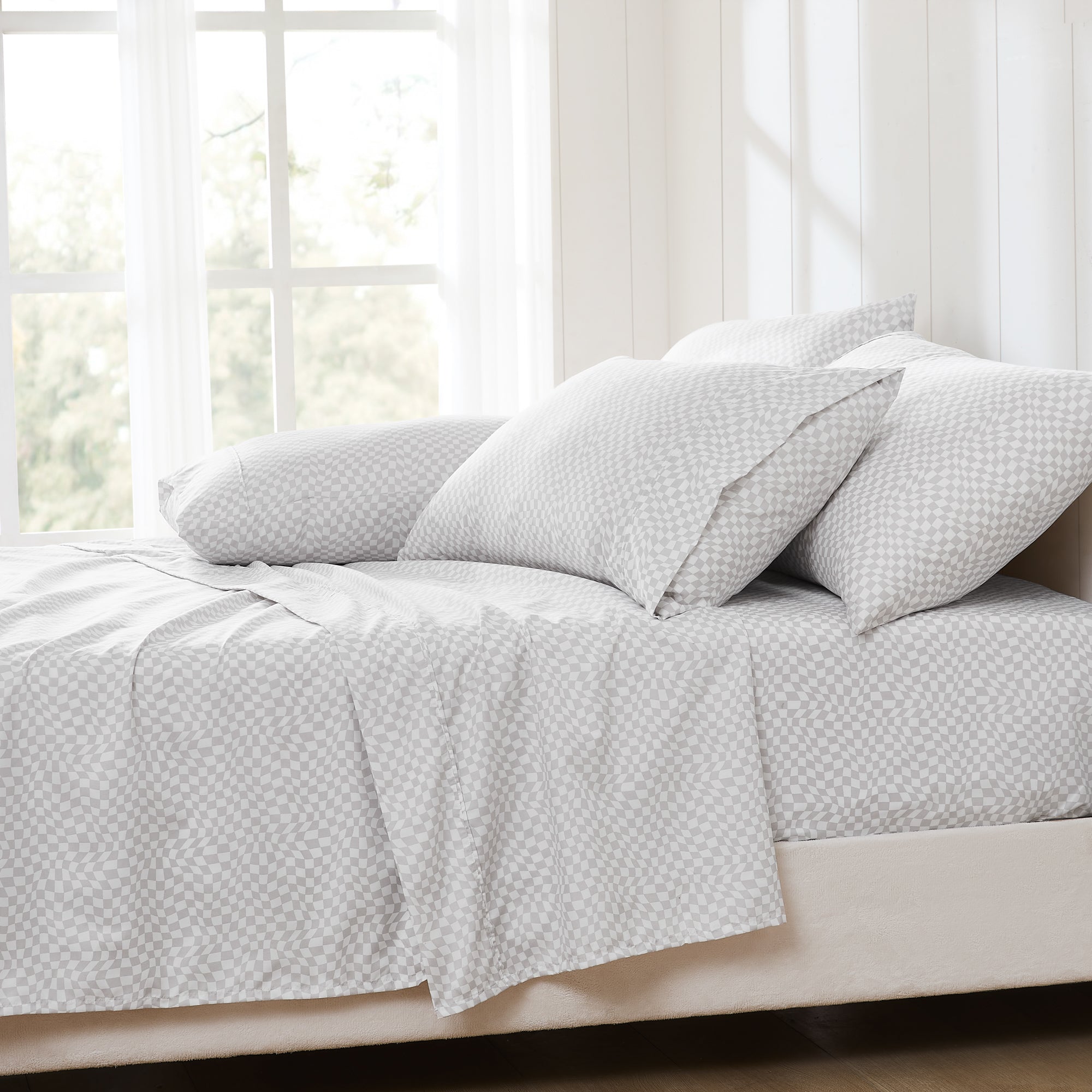 Circus Wavy Checks Sheet Set - Soft & Breathable Cotton Bedding for Kids & Adults - Perfect for Bedrooms, Dorms, and Guest Rooms