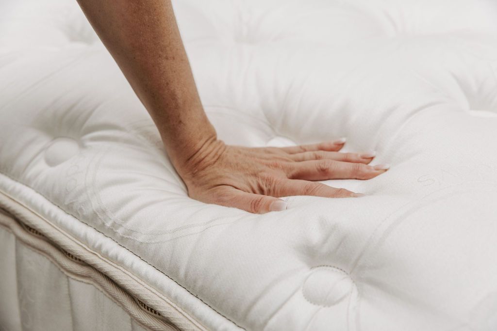 ZipLuxe Dual Comfort Mattress - Premium Memory Foam & Cooling Gel Layer for Back Pain Relief - Queen Size Bed Mattress for Side, Back & Stomach Sleepers - Perfect for Master Bedroom, Guest Room & Apartment