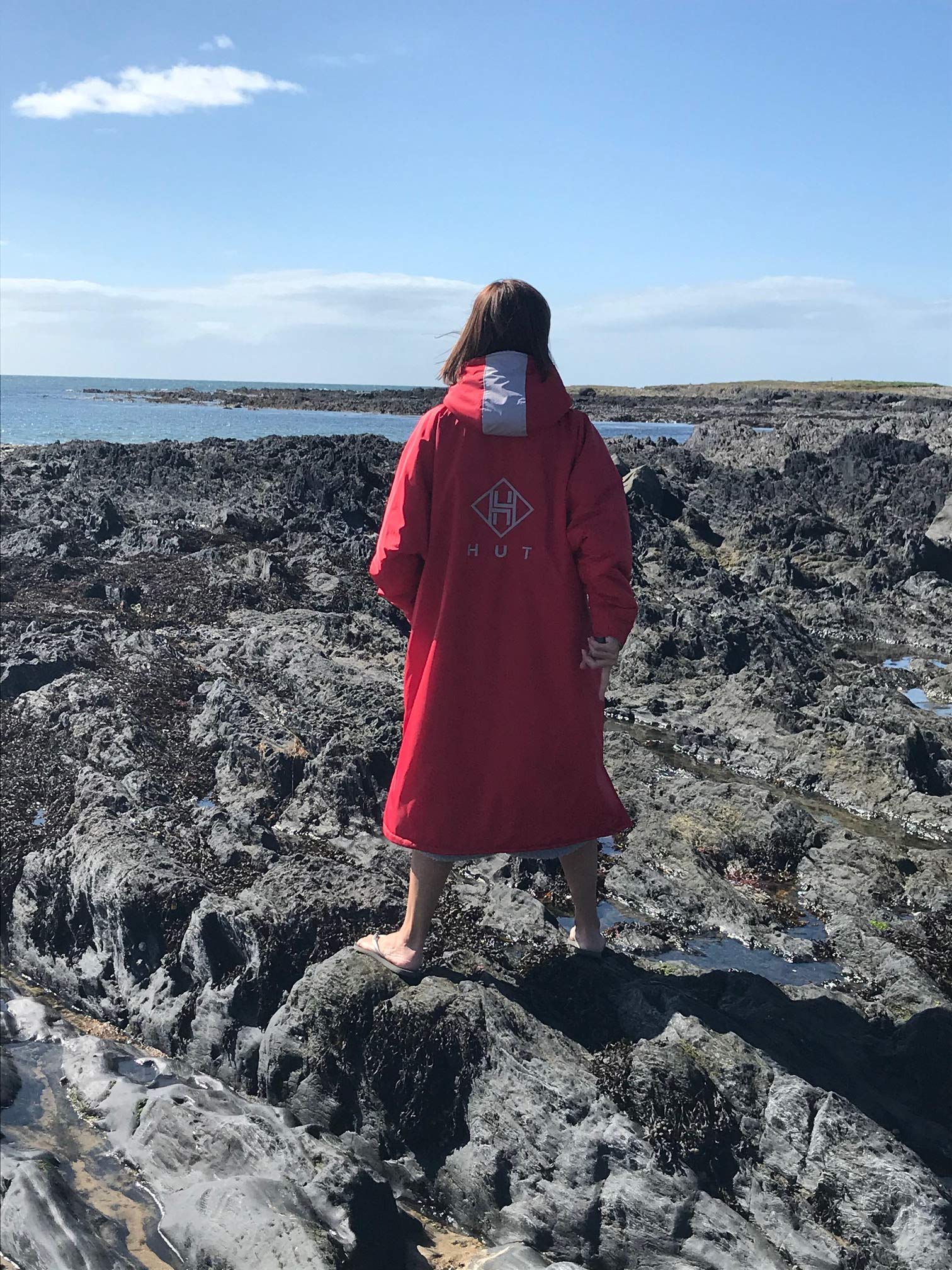 HUT Premium Red Waterproof Changing Robe for Women, Men & Kids - Windproof Surfing Robe for Open Water Swimmers, Beach & Outdoor Activities - Ideal for Surfing, Swimming & Post-Water Sports Warmth