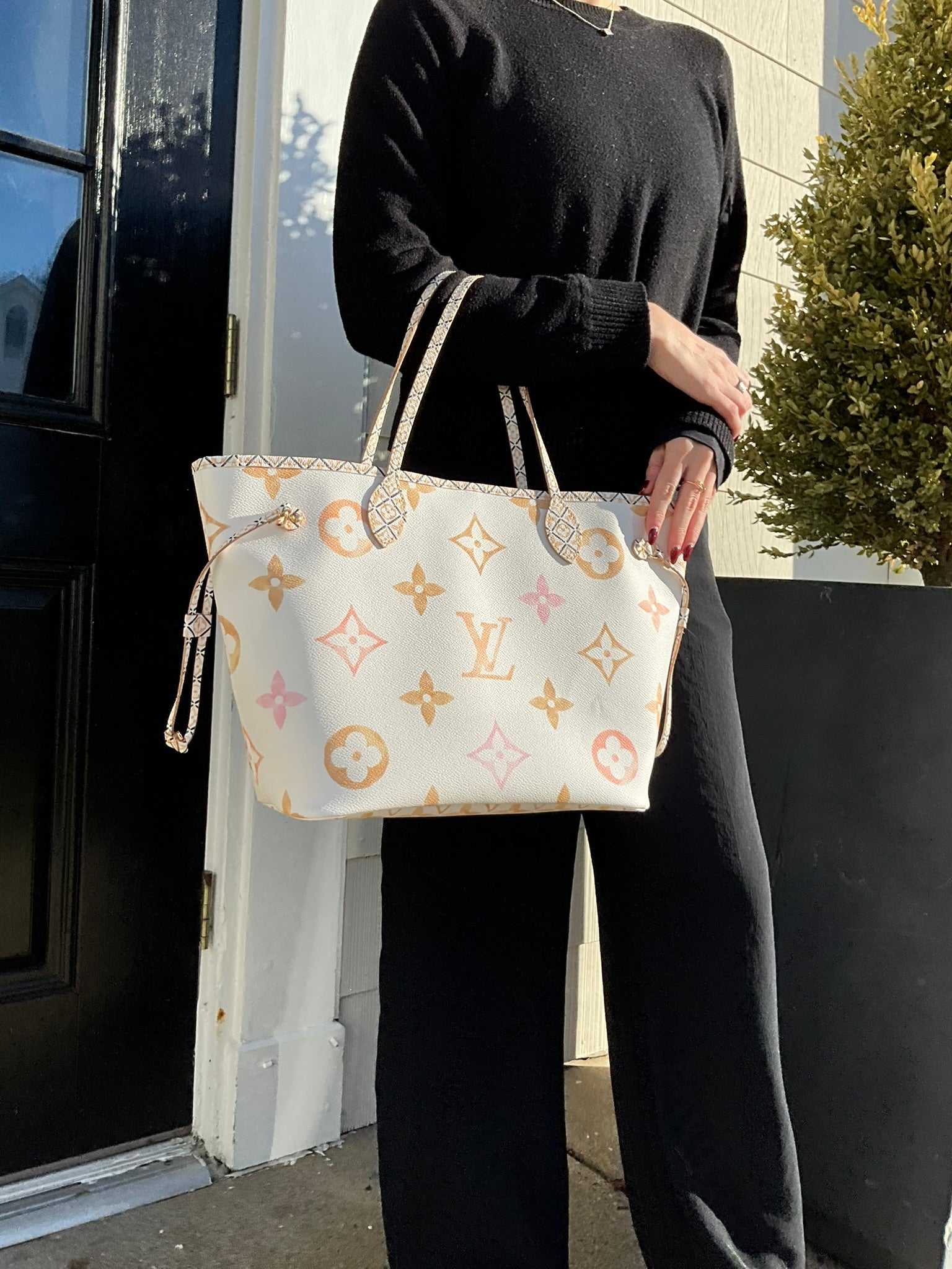 Authentic LOUIS VUITTON Monogram Giant By The Pool 2.0 Neverfull MM Tote Bag with Pochette - Luxury Designer Beach Tote for Women, Perfect for Poolside, Vacation & Summer Travel Accessories