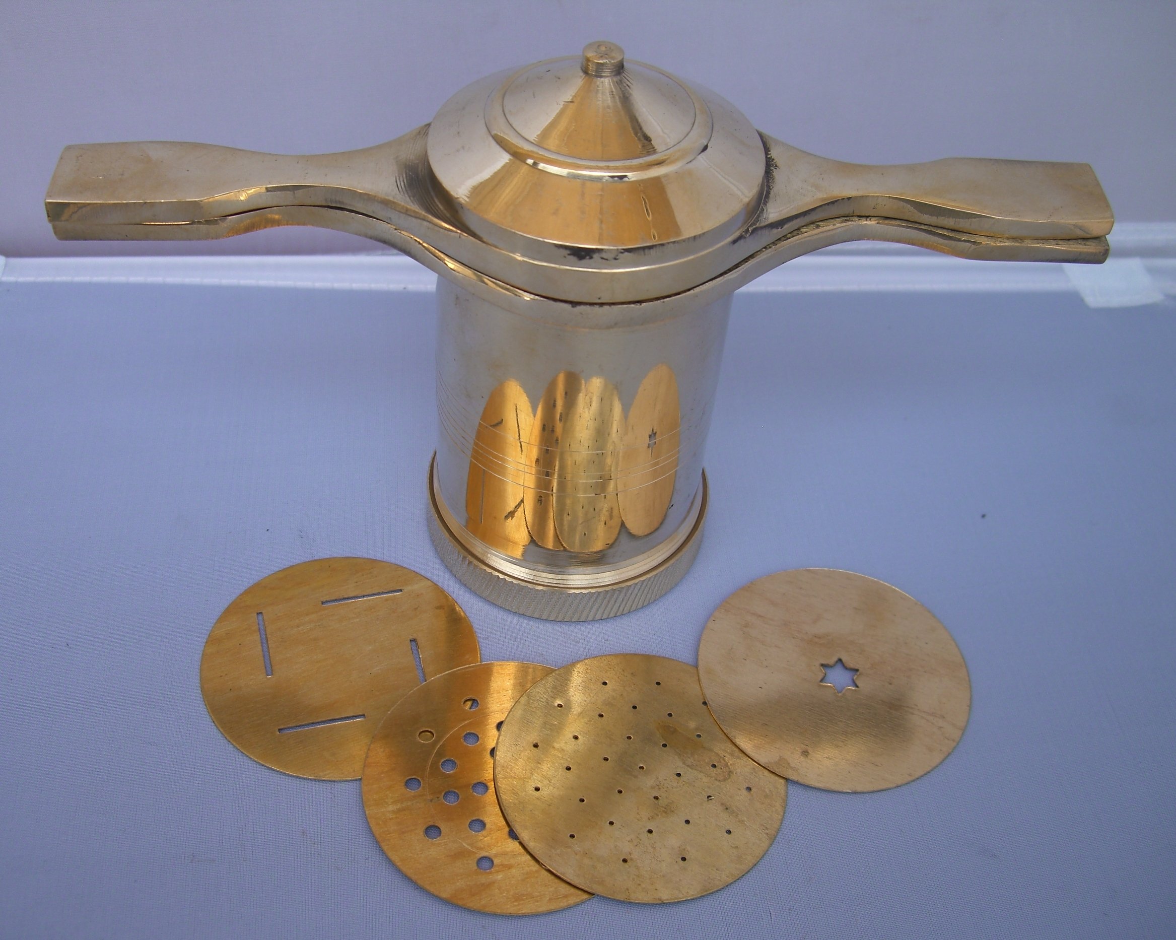 Sev Sancha Brass Manual Pasta Maker - Traditional Indian Pasta Press for Homemade Noodles, Perfect for Italian & Asian Cuisine | Kitchen Essential for Pasta Lovers & Home Chefs