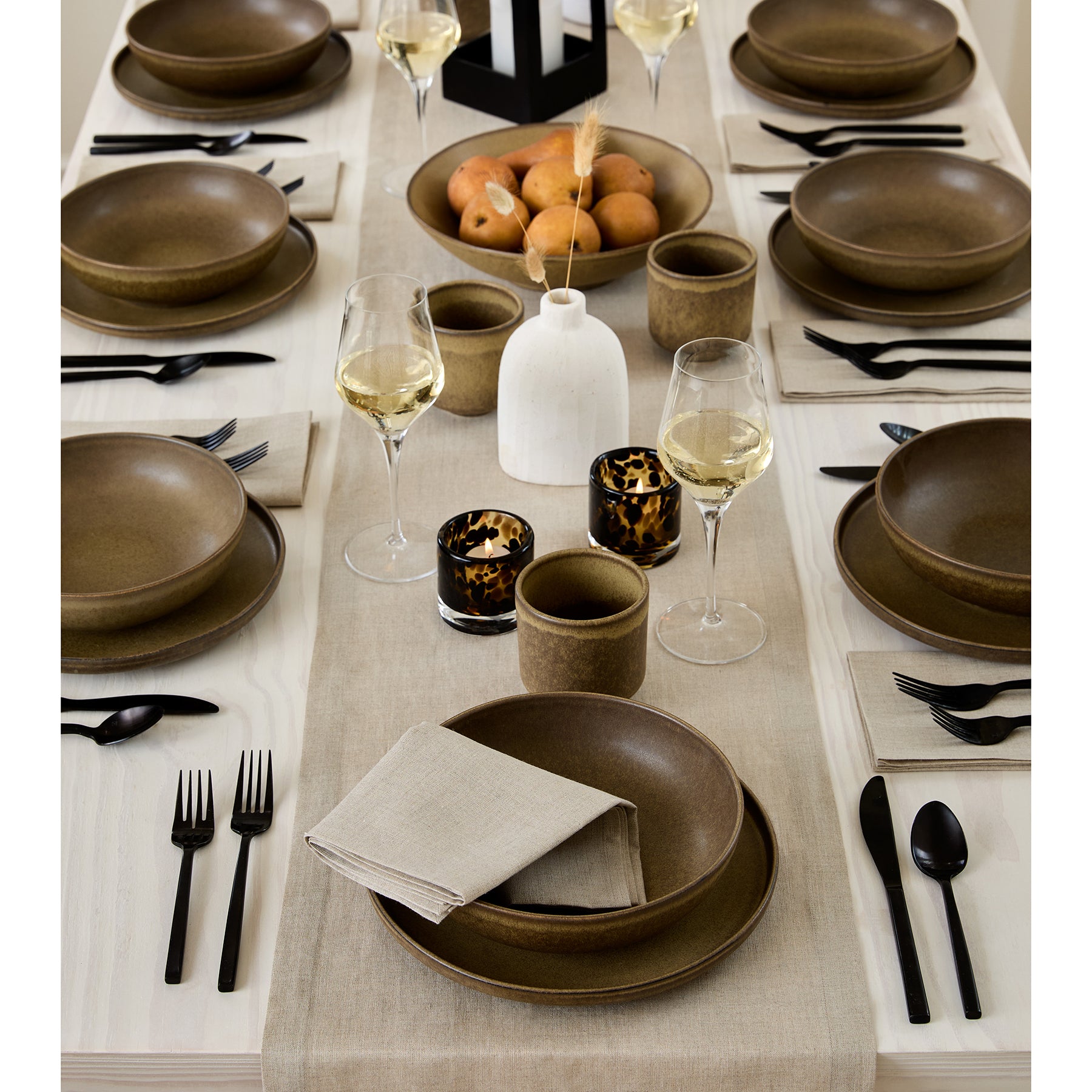 Elegant Fete Table Runner for Weddings, Parties & Events - Premium Decorative Dining Table Cloth for Home Decor & Special Occasions