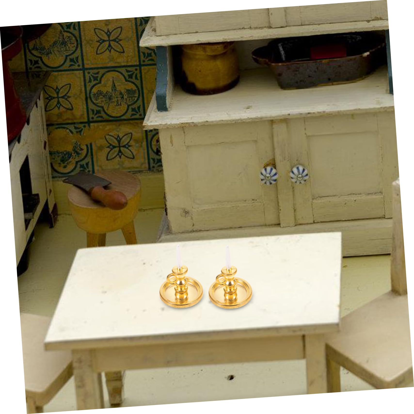 Hoement 2-Pack Miniature Candle Holders - 1:12 Scale Dollhouse Furniture with Fake Candles - Alloy Metal Decor for Dollhouse, Fairy Garden, and Christmas Village Displays - Perfect for DIY Miniature Scenes and Home Decor