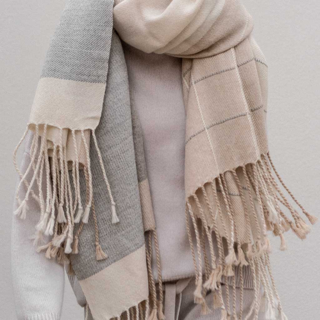Soft & Cozy Aurora Alpaca Throw Blanket - Luxurious 100% Baby Alpaca Wool for Bed, Couch & Home Decor - Perfect for Winter Warmth & Gift Giving