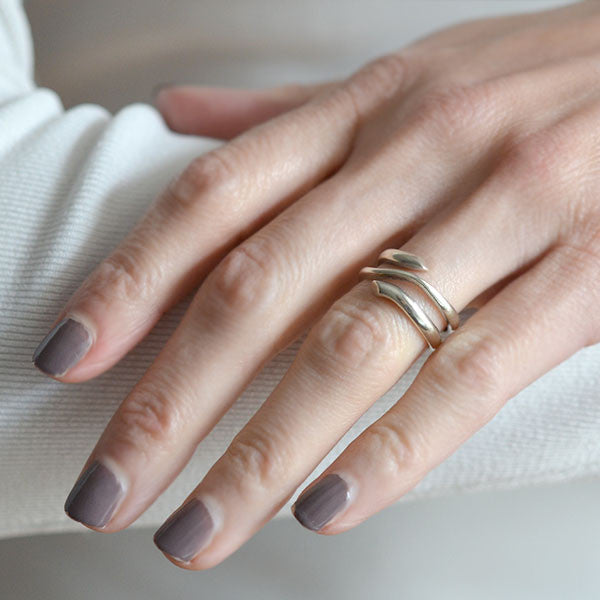 Vintage 18K White Gold Wrapped Band Ring for Women - Elegant Stackable Wedding Band, Anniversary Gift, Everyday Jewelry for Special Occasions