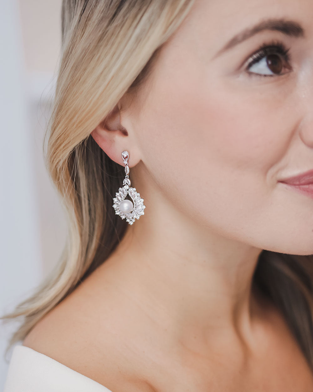 Avery Pearl Statement Earrings for Women - Elegant Dangle Earrings with Shiny Pearls, Perfect for Weddings, Parties & Special Occasions