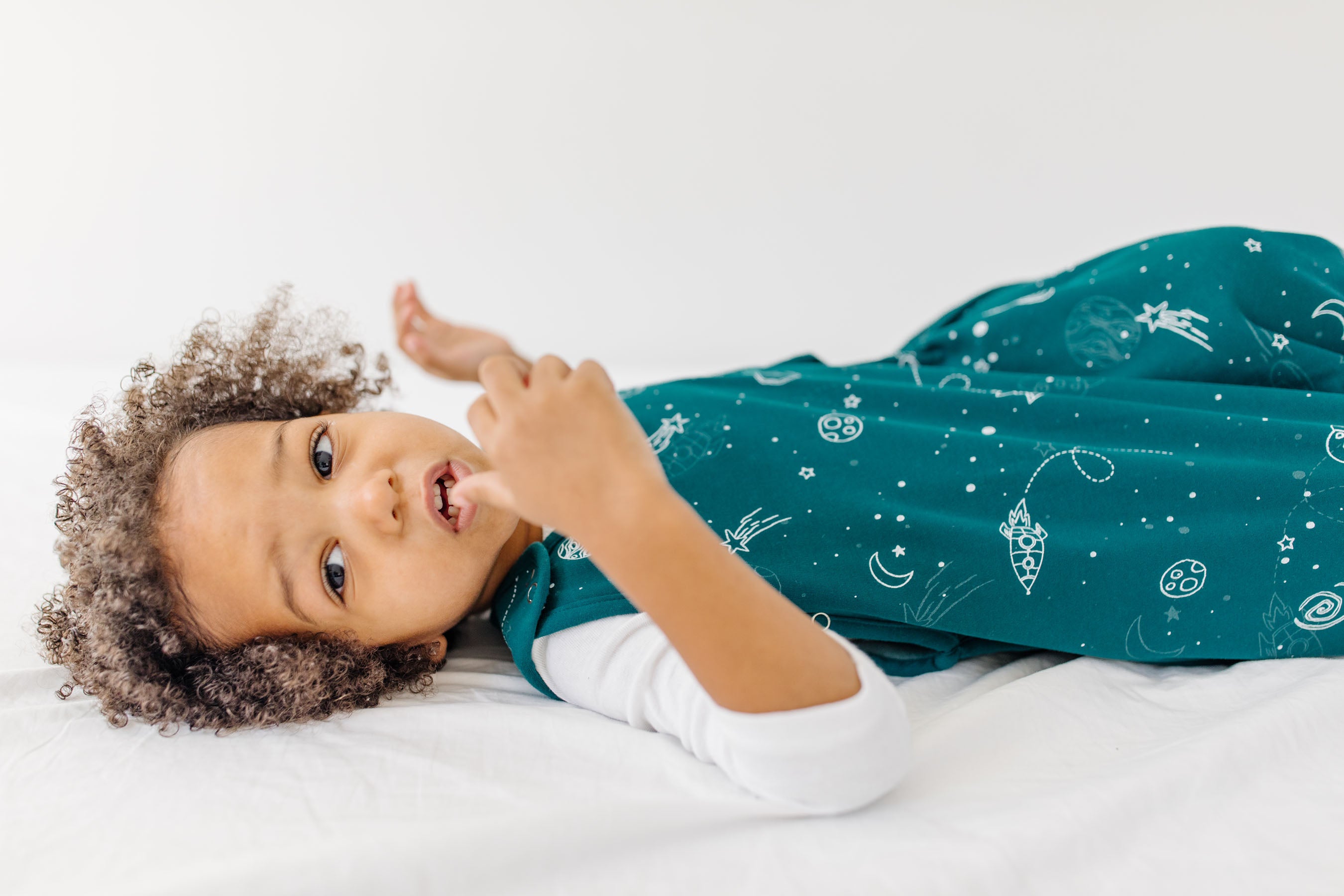 4 Season Baby Sleep Sack - Merino Wool & Organic Cotton Sleeping Bag for Toddlers 2-4 Years - Glow in The Dark Stars Design - Perfect for Nursery, Daycare & Travel