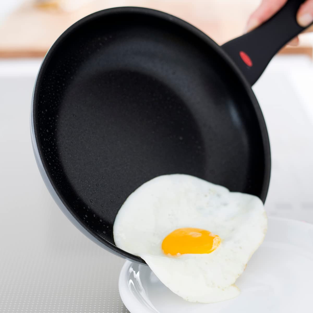 OXO Softworks 28cm Hard Anodized Nonstick Frying Pan - 3-Layer German Engineered Coating, Stainless Steel Handle, Induction & Oven Safe (180°C), Dishwasher Safe - Perfect for Searing, Frying & Sauteing in Professional & Home Kitchens
