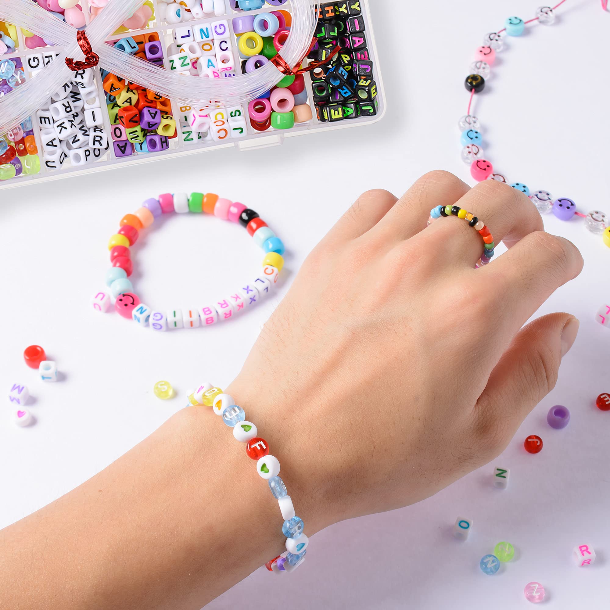 Peirich Friendship Bracelet Making Kit with 1900+ pcs - Includes Letter Beads (A-Z), 22 Multi-Color Embroidery Floss & Jewelry String - DIY Bracelet Craft Supplies for Teens, Best Christmas & Birthday Gifts for Girls (Perfect for Parties, Summer Camp & DIY Jewelry Projects)