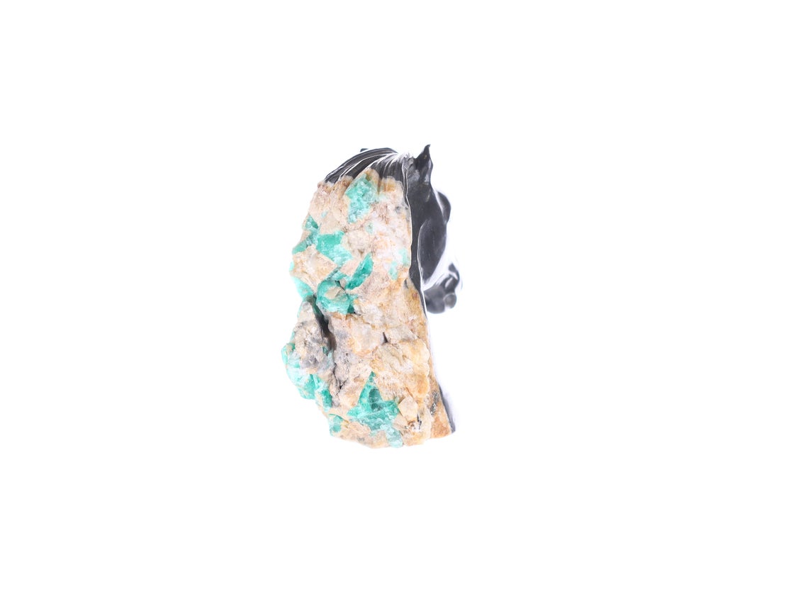 Natural Colombian Emerald Rough Crystal Horse Sculpture – Handcrafted Gemstone Art for Home Decor & Feng Shui