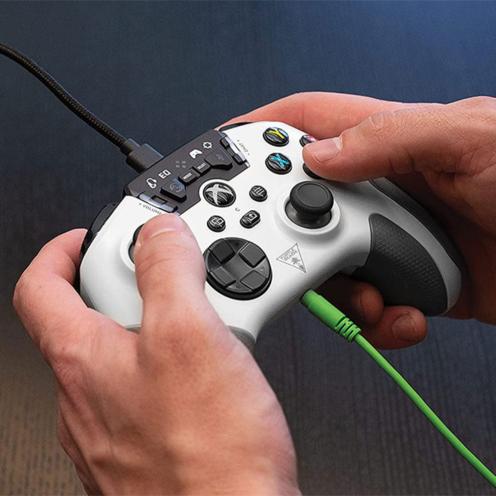 Turtle Beach Recon Wired Gaming Controller for Xbox One, Xbox Series X/S & PC - White | Ergonomic Design with Enhanced Audio & Customizable Buttons | Perfect for FPS, Racing & Action Games