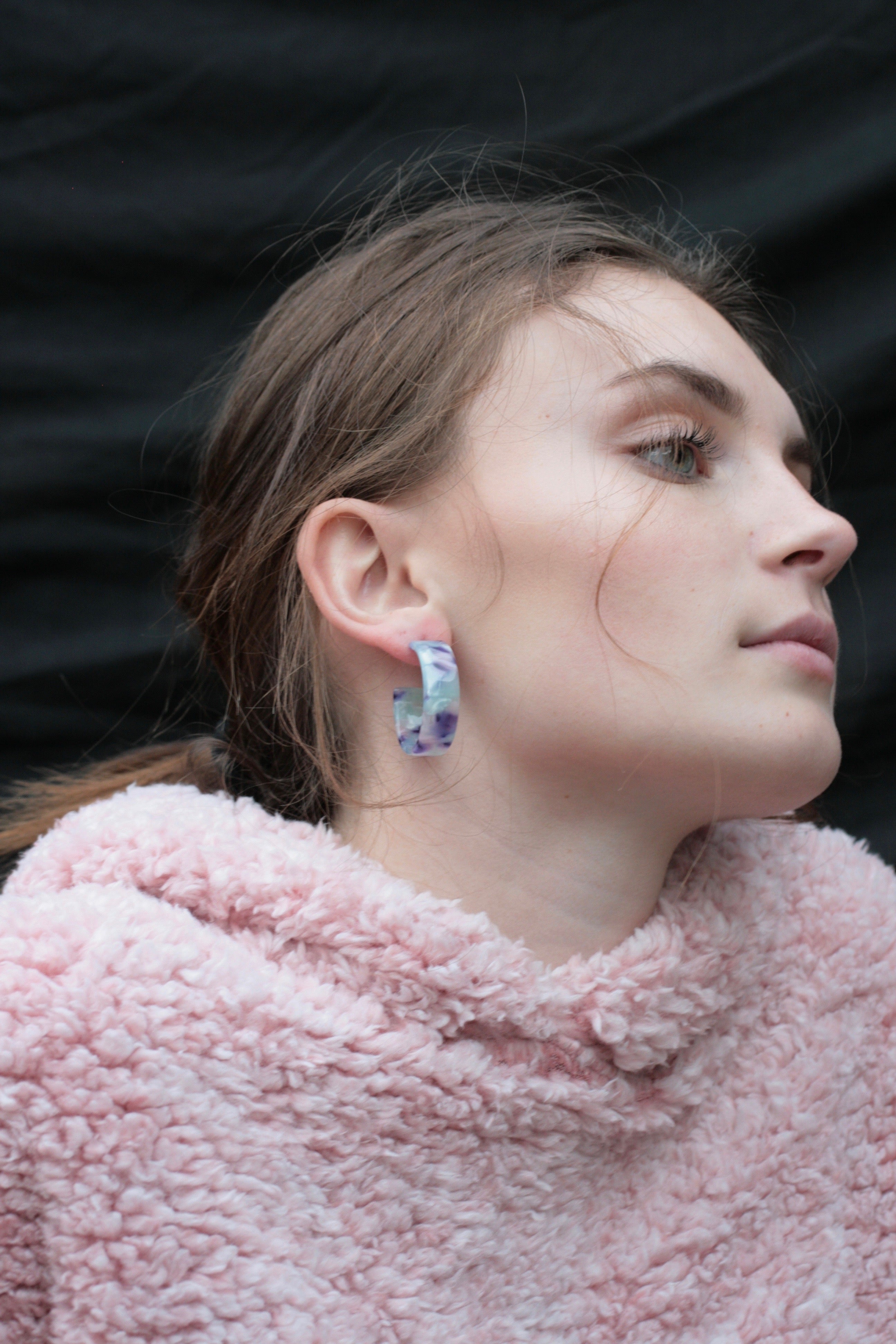 Resin Hoops Earrings for Women - Lightweight Grey Dangle Earrings for Everyday Wear, Party & Special Occasions