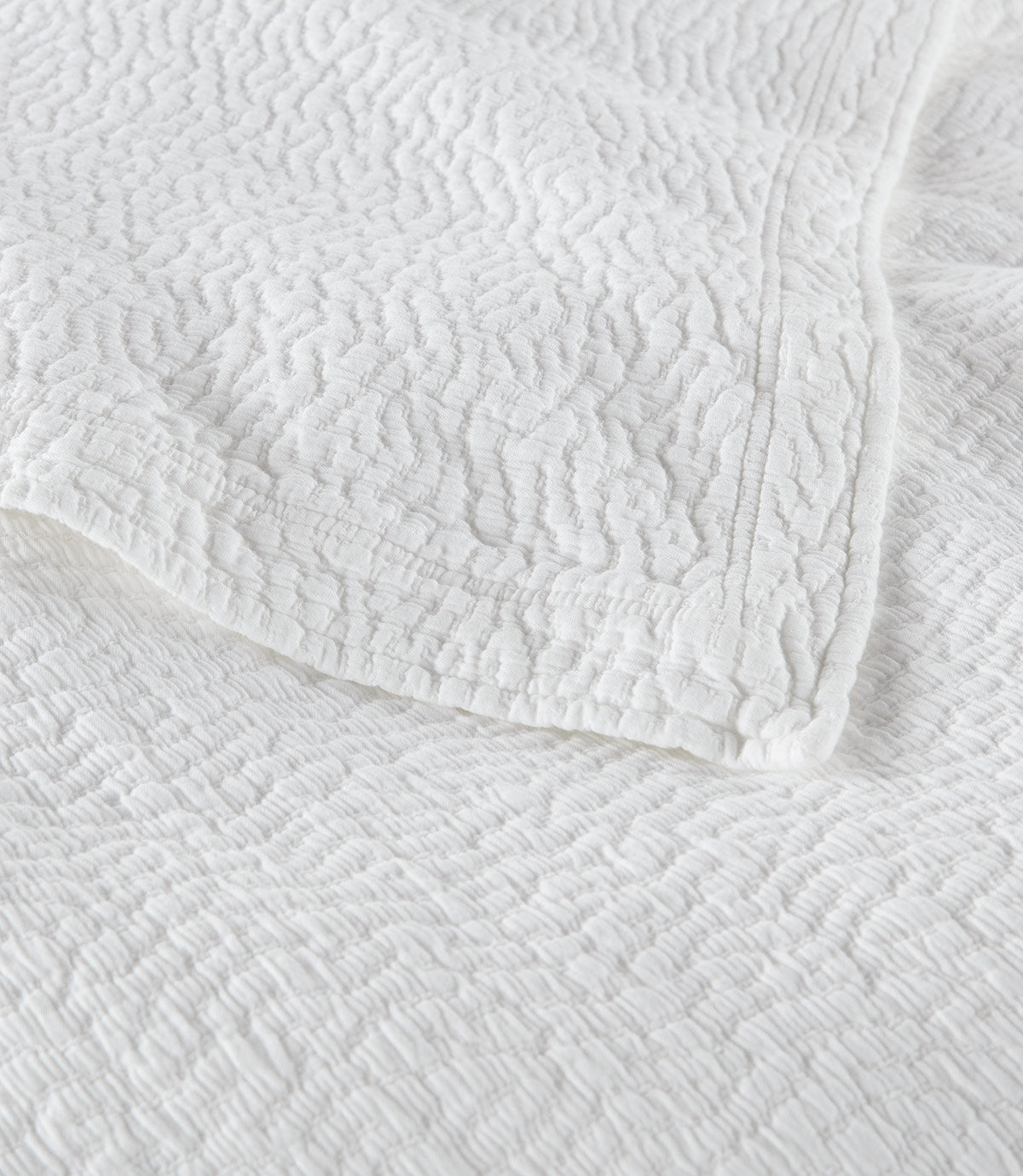 Luxury Mia Matelassé Coverlet - Soft Quilted Bedspread for Queen Size Bed | Elegant Bedroom Decor & Cozy Home Comfort