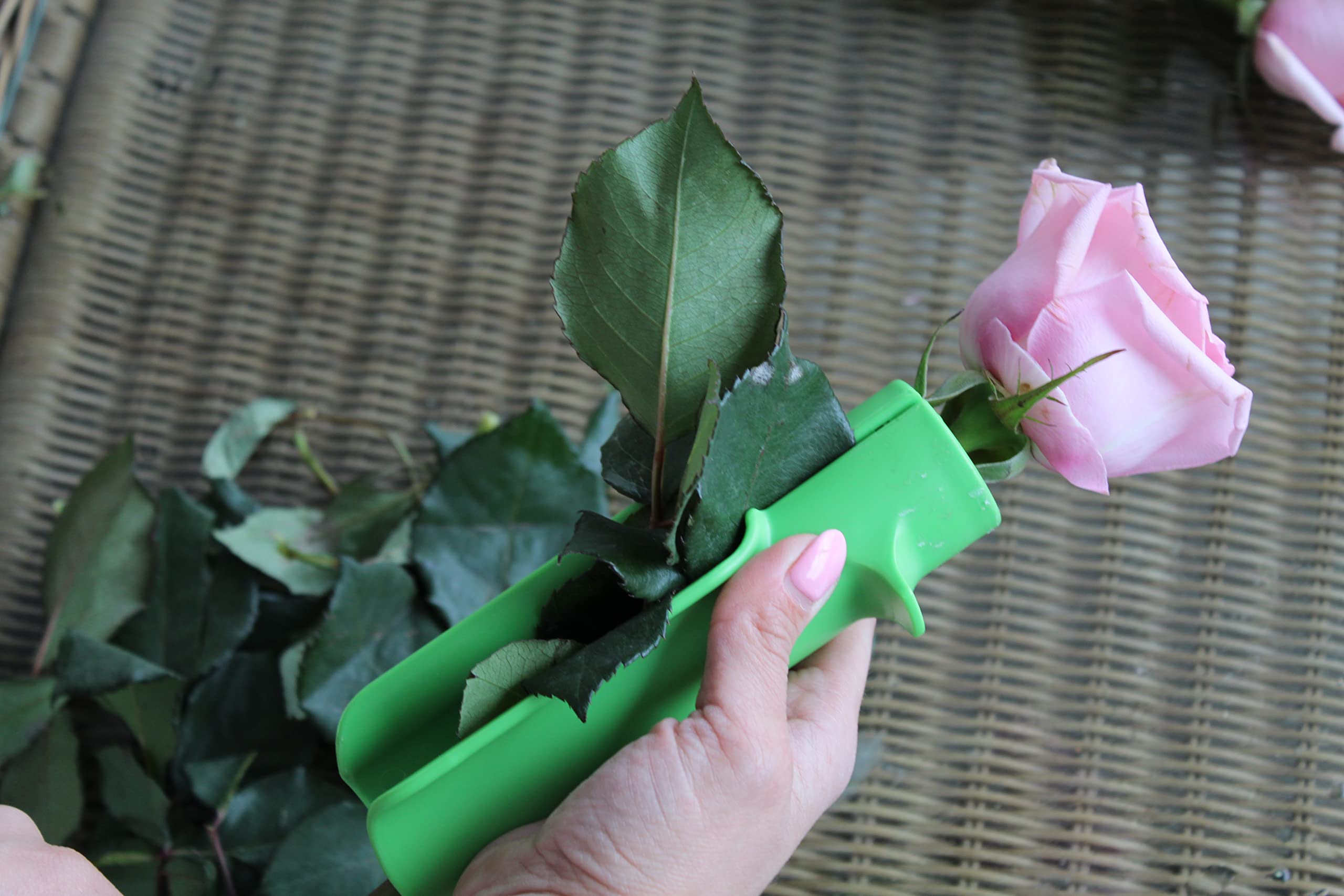 Professional Rose Thorn Remover Tool - Stainless Steel Rose Stripper & Cleaner for Florists & Gardeners | Safely Remove Thorns & Leaves | Perfect for Floral Arrangements, Bouquets & Gardening Hand Protection