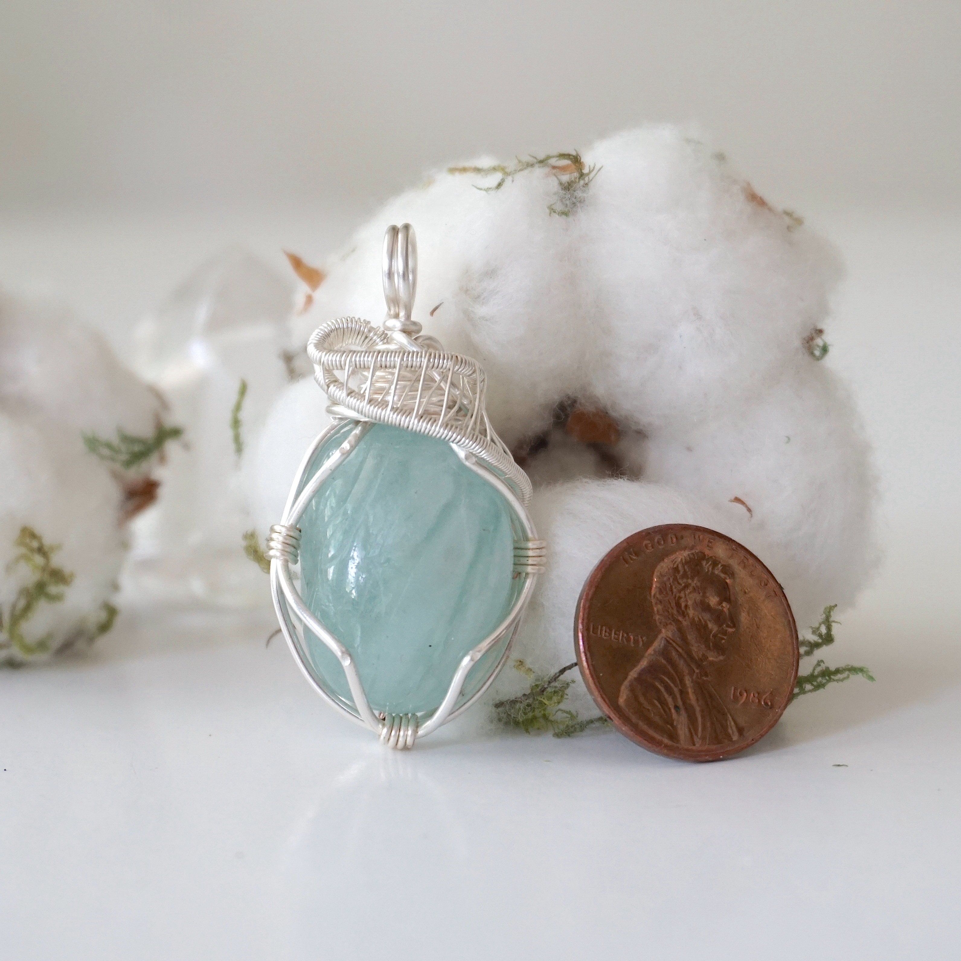 Raw Aquamarine Pendant Necklace - Sterling Silver Plated Jewelry for Women, Elegant Healing Crystal Gift for Birthday, Wedding & Spiritual Healing