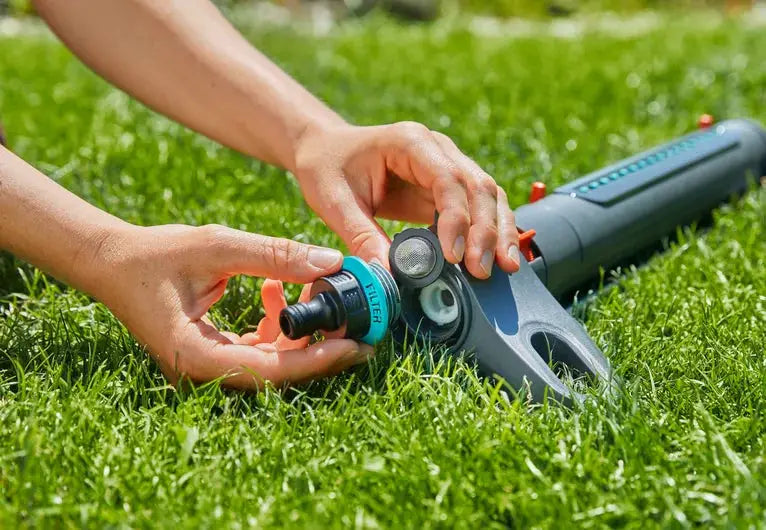 Gardena AquaZoom S 18710 Oscillating Sprinkler - Adjustable Water Spray for Small to Medium Lawns | Perfect for Garden, Yard & Patio Irrigation